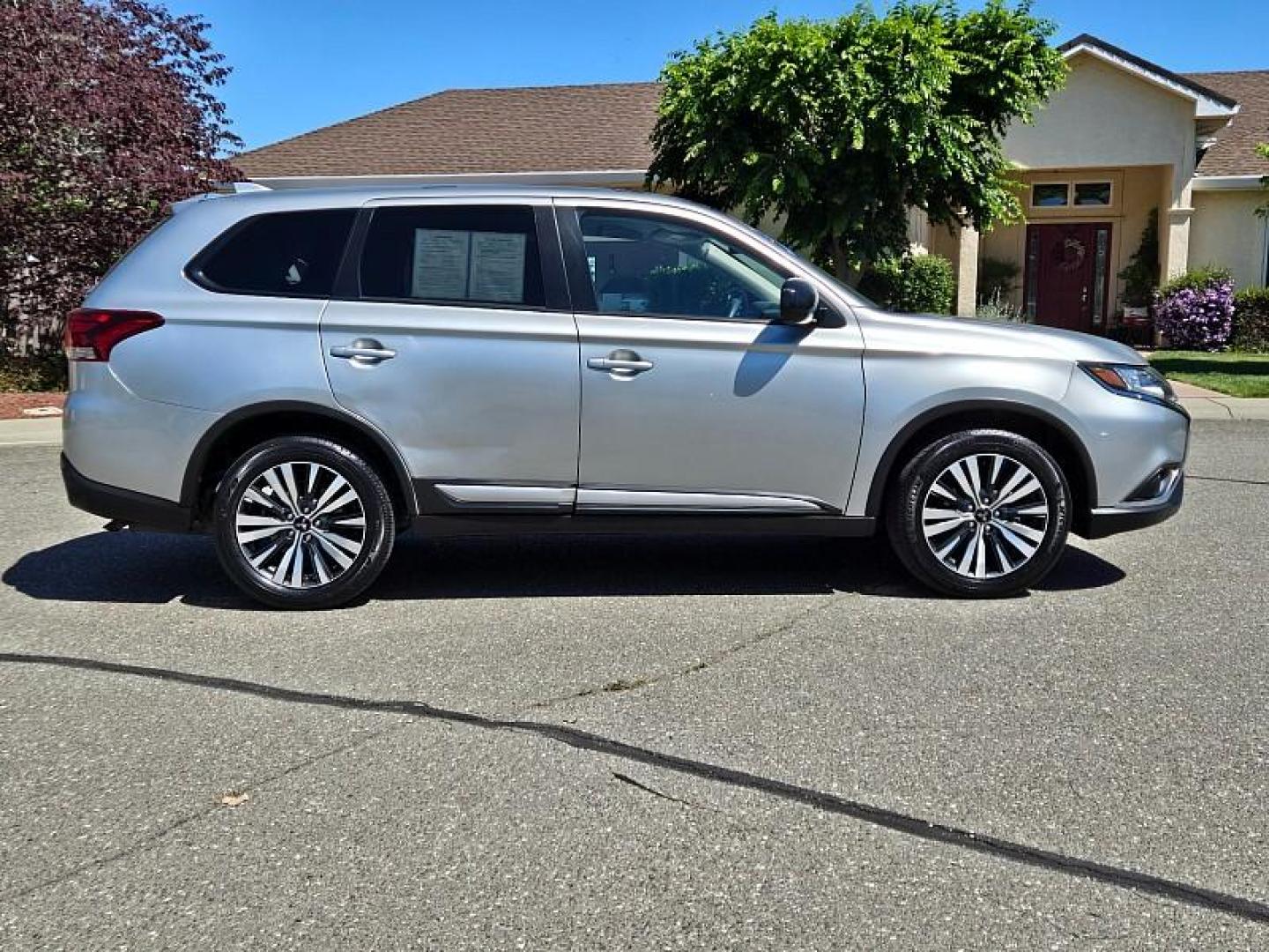 2020 SILVER Mitsubishi Outlander (JA4AD2A31LZ) with an 4-Cyl 2.4 Liter engine, Automatic CVT transmission, located at 246 E Walker St., Orland, 95963, (530) 865-5800, 39.747589, -122.178398 - Photo#7