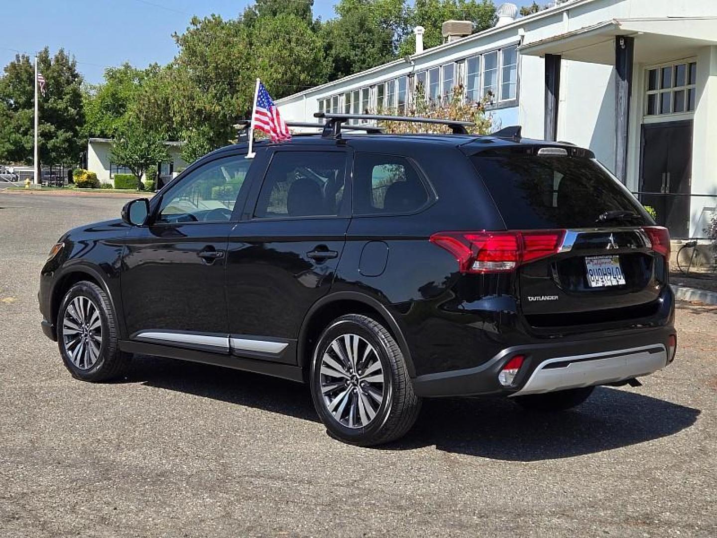 2020 BLACK Mitsubishi Outlander (JA4AD3A36LZ) with an 4-Cyl 2.4 Liter engine, Automatic CVT transmission, located at 246 E Walker St., Orland, 95963, (530) 865-5800, 39.747589, -122.178398 - Photo#6