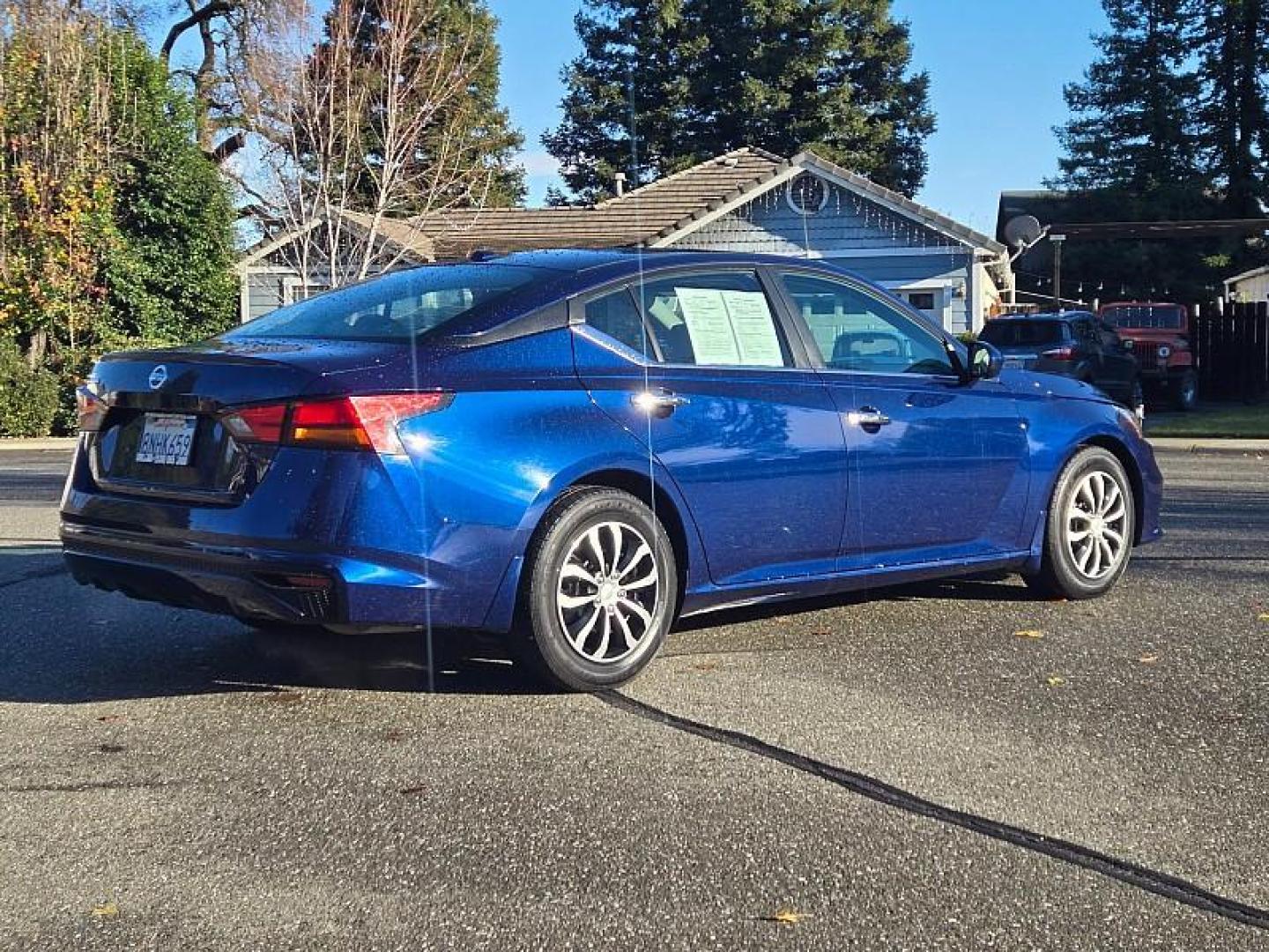 2020 BLUE Nissan Altima (1N4BL4BV9LC) with an 4-Cyl 2.5 Liter engine, Automatic Xtronic CVT transmission, located at 246 E Walker St., Orland, 95963, (530) 865-5800, 39.747589, -122.178398 - Photo#6