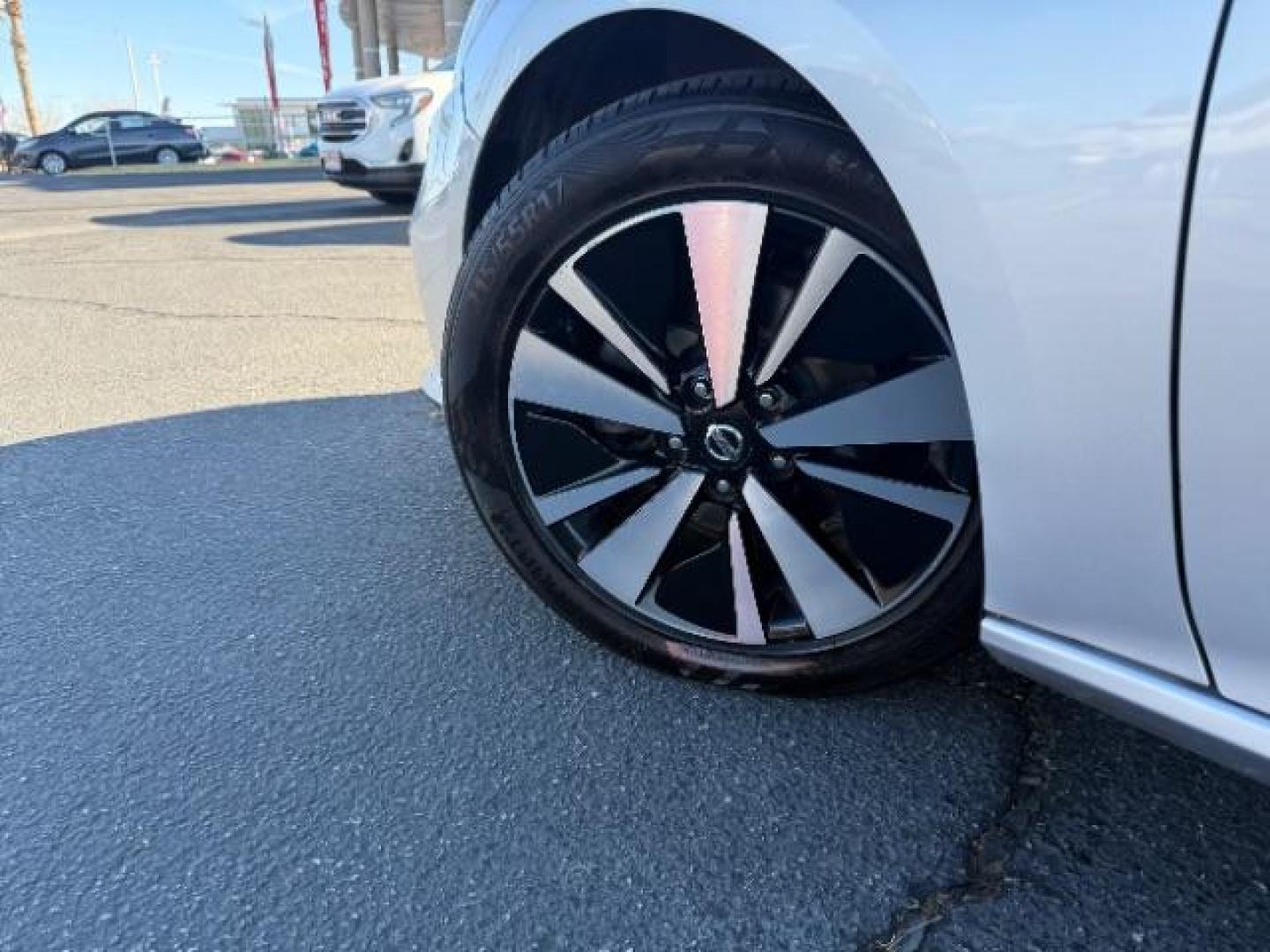 2020 SILVER Nissan Altima (1N4BL4EVXLC) with an 4-Cyl 2.5 Liter engine, Automatic Xtronic CVT transmission, located at 412 Auto Vista Drive, Palmdale, 93551, (661) 945-0620, 34.592636, -118.136681 - Photo#10