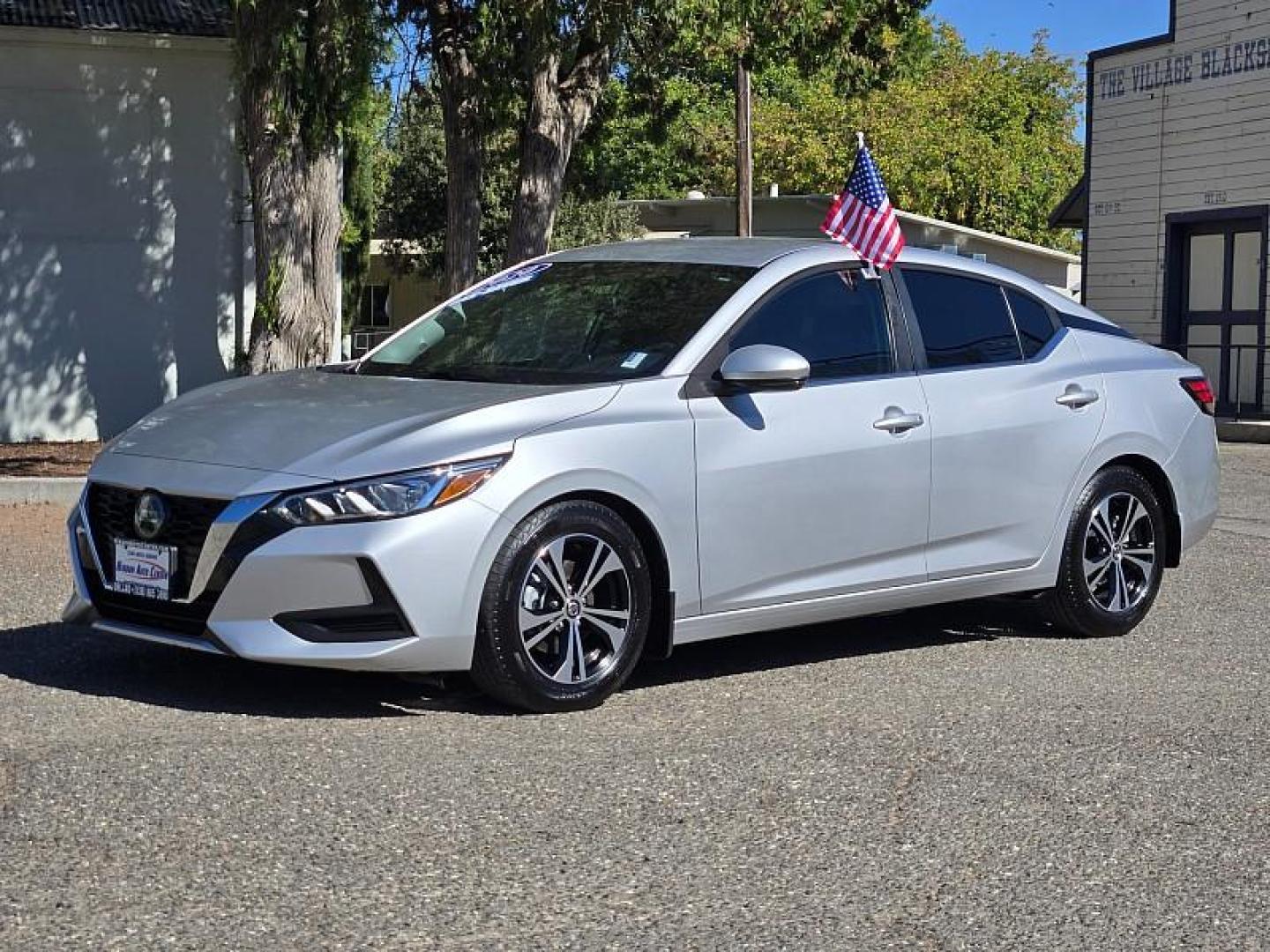 2020 SILVER Nissan Sentra (3N1AB8CV1LY) with an 4-Cyl 2.0 Liter engine, Automatic CVT w/Xtronic transmission, located at 246 E Walker St., Orland, 95963, (530) 865-5800, 39.747589, -122.178398 - Photo#3