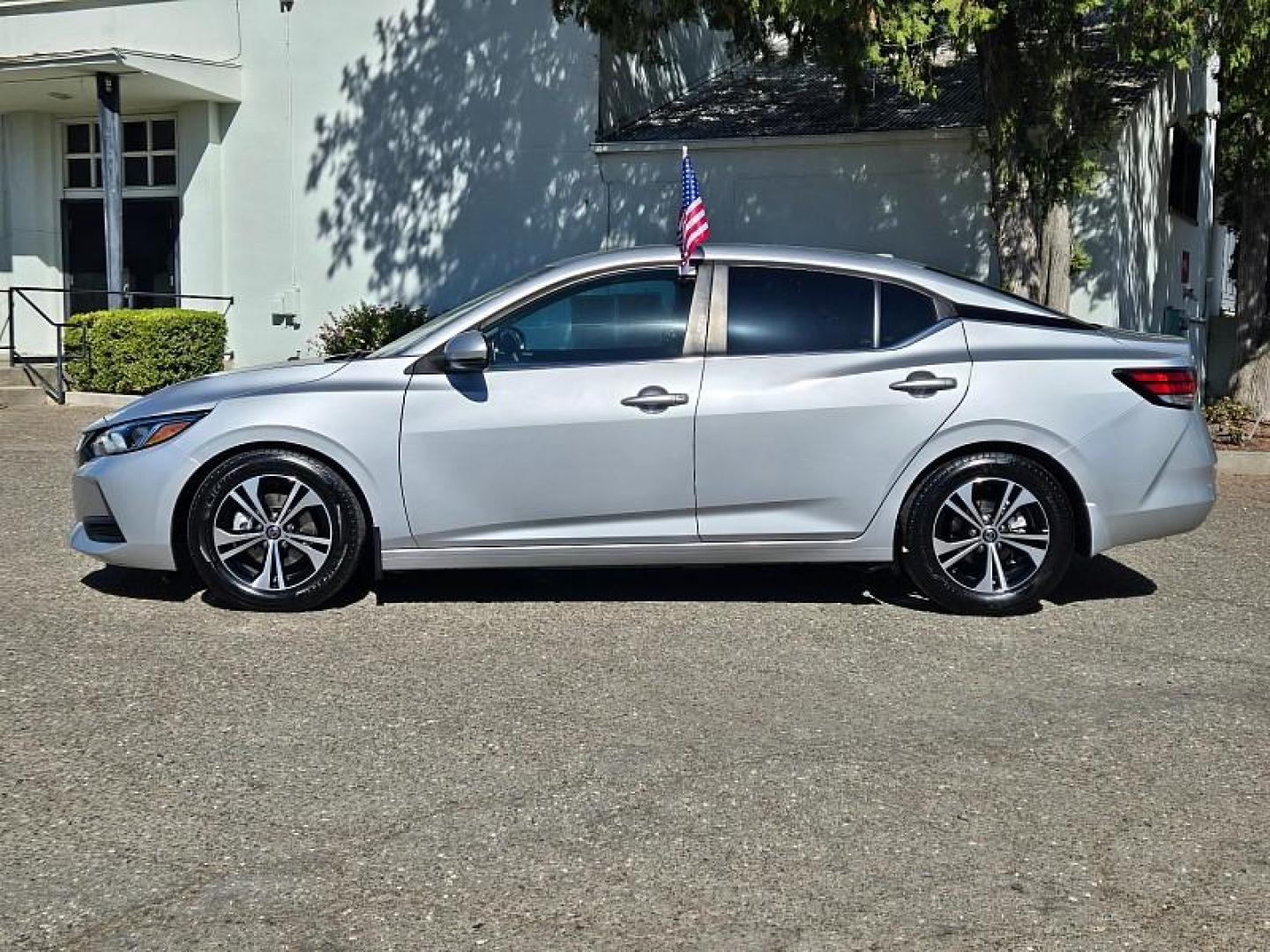 2020 SILVER Nissan Sentra (3N1AB8CV1LY) with an 4-Cyl 2.0 Liter engine, Automatic CVT w/Xtronic transmission, located at 246 E Walker St., Orland, 95963, (530) 865-5800, 39.747589, -122.178398 - Photo#4