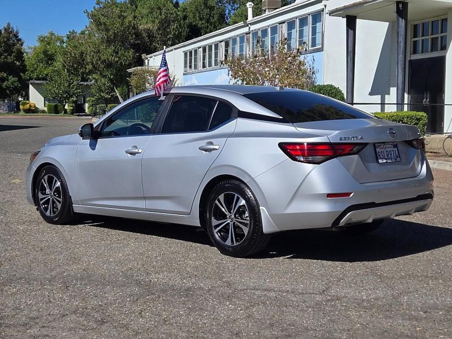 2020 SILVER Nissan Sentra (3N1AB8CV1LY) with an 4-Cyl 2.0 Liter engine, Automatic CVT w/Xtronic transmission, located at 246 E Walker St., Orland, 95963, (530) 865-5800, 39.747589, -122.178398 - Photo#5