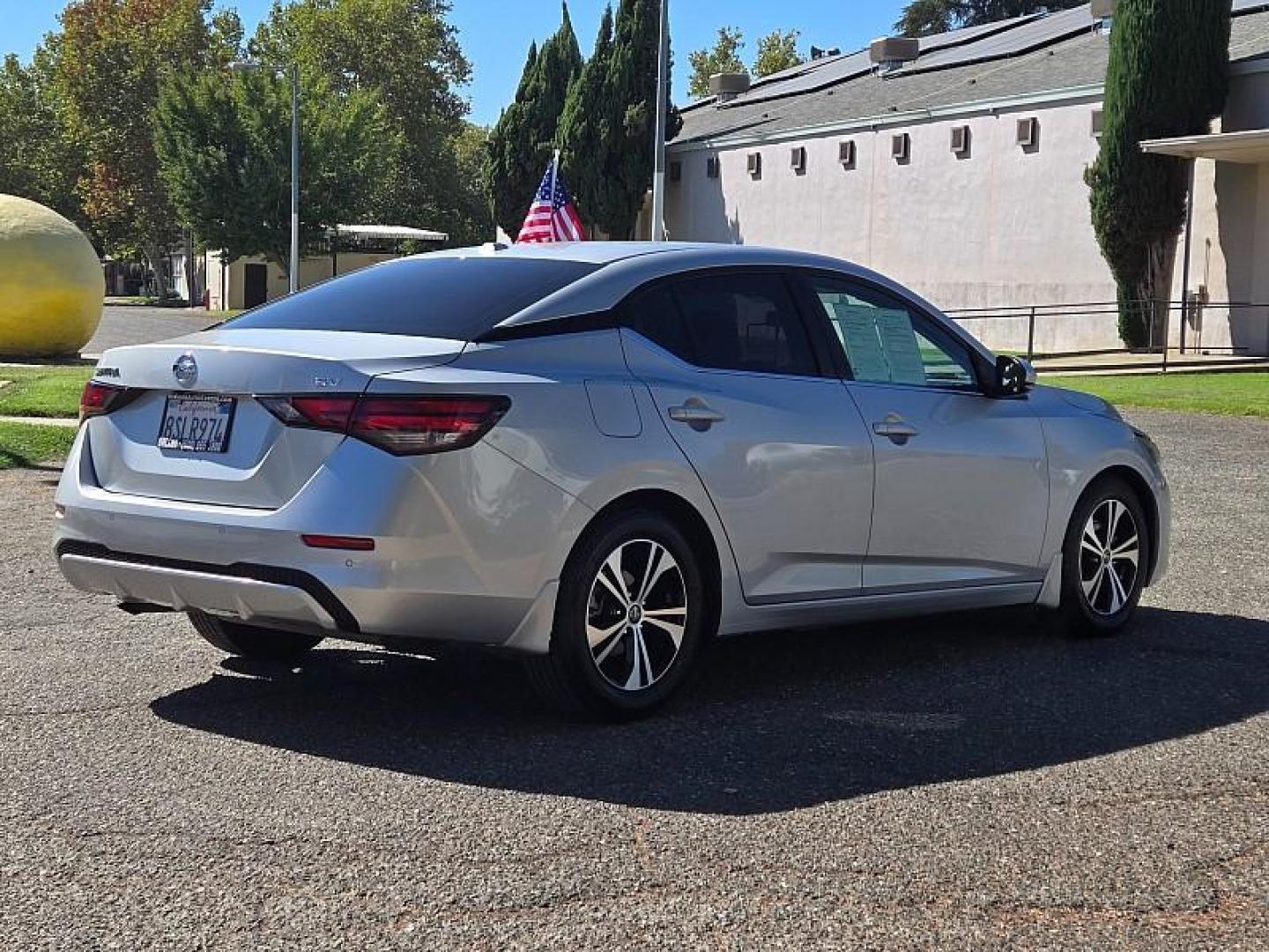 2020 SILVER Nissan Sentra (3N1AB8CV1LY) with an 4-Cyl 2.0 Liter engine, Automatic CVT w/Xtronic transmission, located at 246 E Walker St., Orland, 95963, (530) 865-5800, 39.747589, -122.178398 - Photo#7