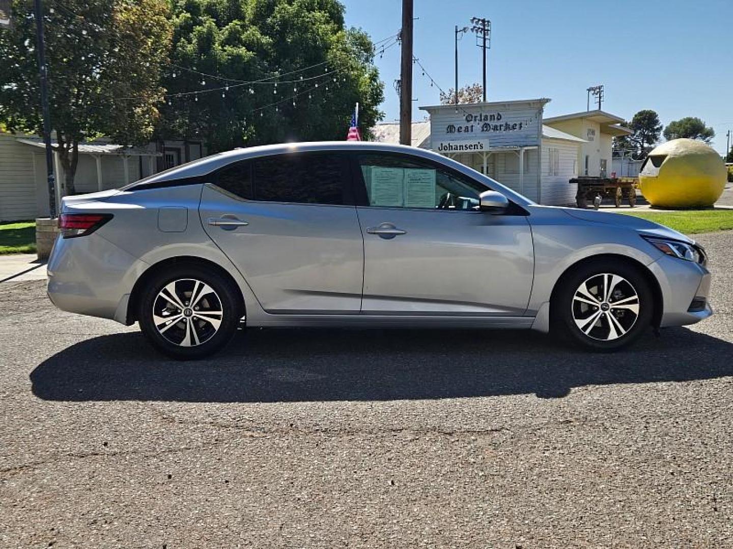 2020 SILVER Nissan Sentra (3N1AB8CV1LY) with an 4-Cyl 2.0 Liter engine, Automatic CVT w/Xtronic transmission, located at 246 E Walker St., Orland, 95963, (530) 865-5800, 39.747589, -122.178398 - Photo#8