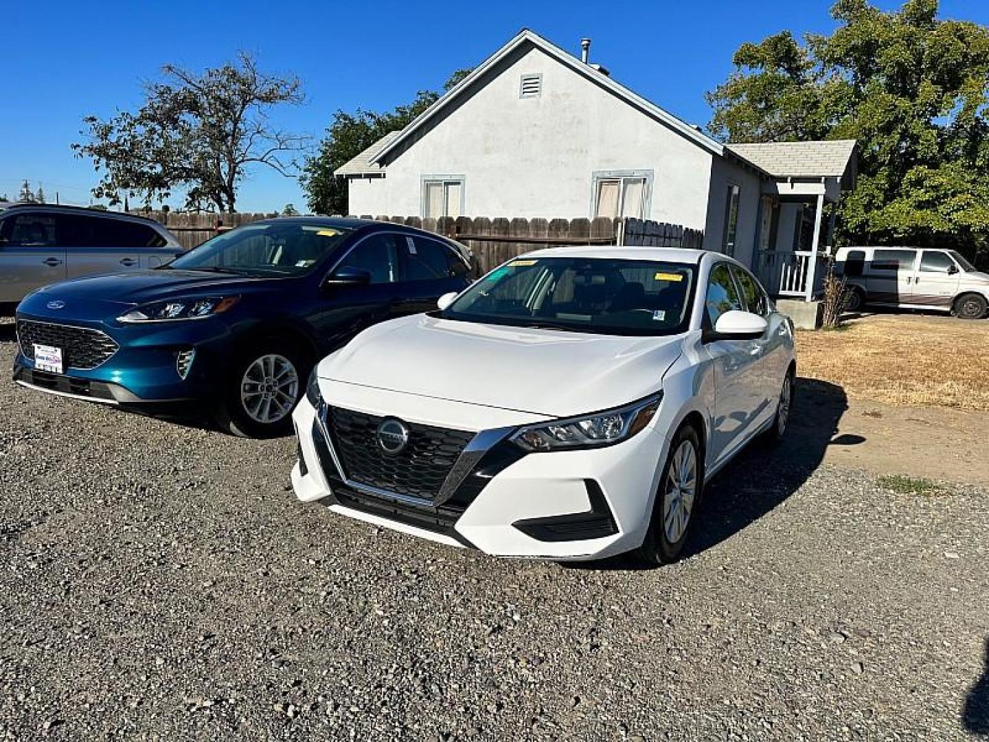 2020 WHITE Nissan Sentra (3N1AB8BV4LY) with an 4-Cyl 2.0 Liter engine, Automatic CVT w/Xtronic transmission, located at 246 E Walker St., Orland, 95963, (530) 865-5800, 39.747589, -122.178398 - Photo#0