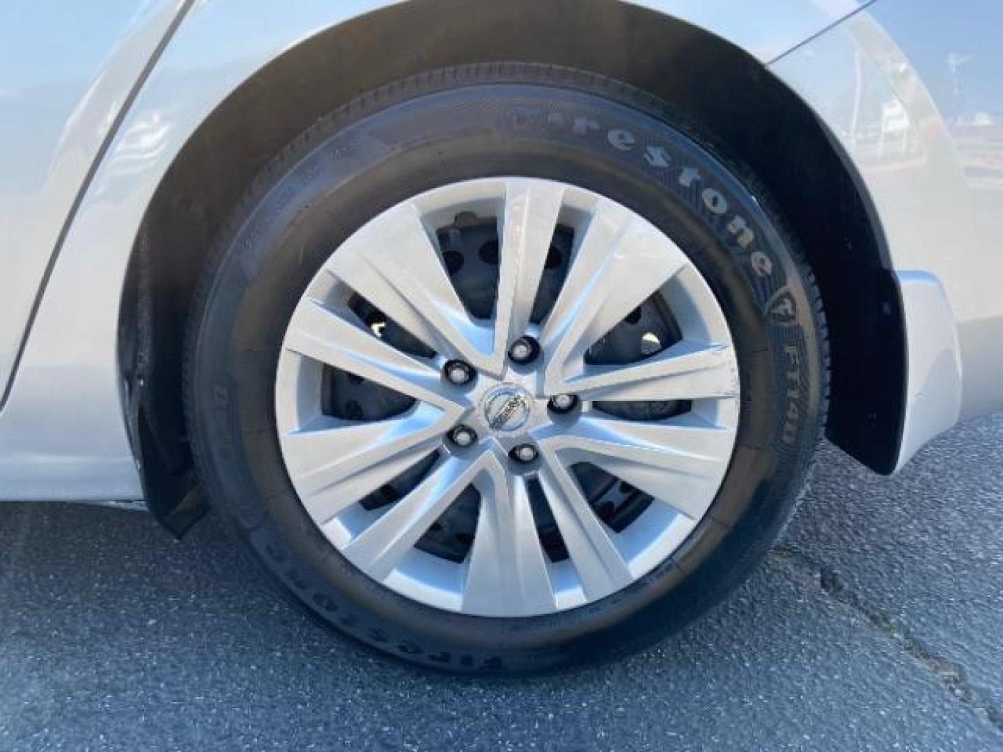 2020 GRAY Nissan Sentra (3N1AB8BV4LY) with an 4-Cyl 2.0 Liter engine, Automatic CVT w/Xtronic transmission, located at 412 Auto Vista Drive, Palmdale, 93551, (661) 945-0620, 34.592636, -118.136681 - Photo#13