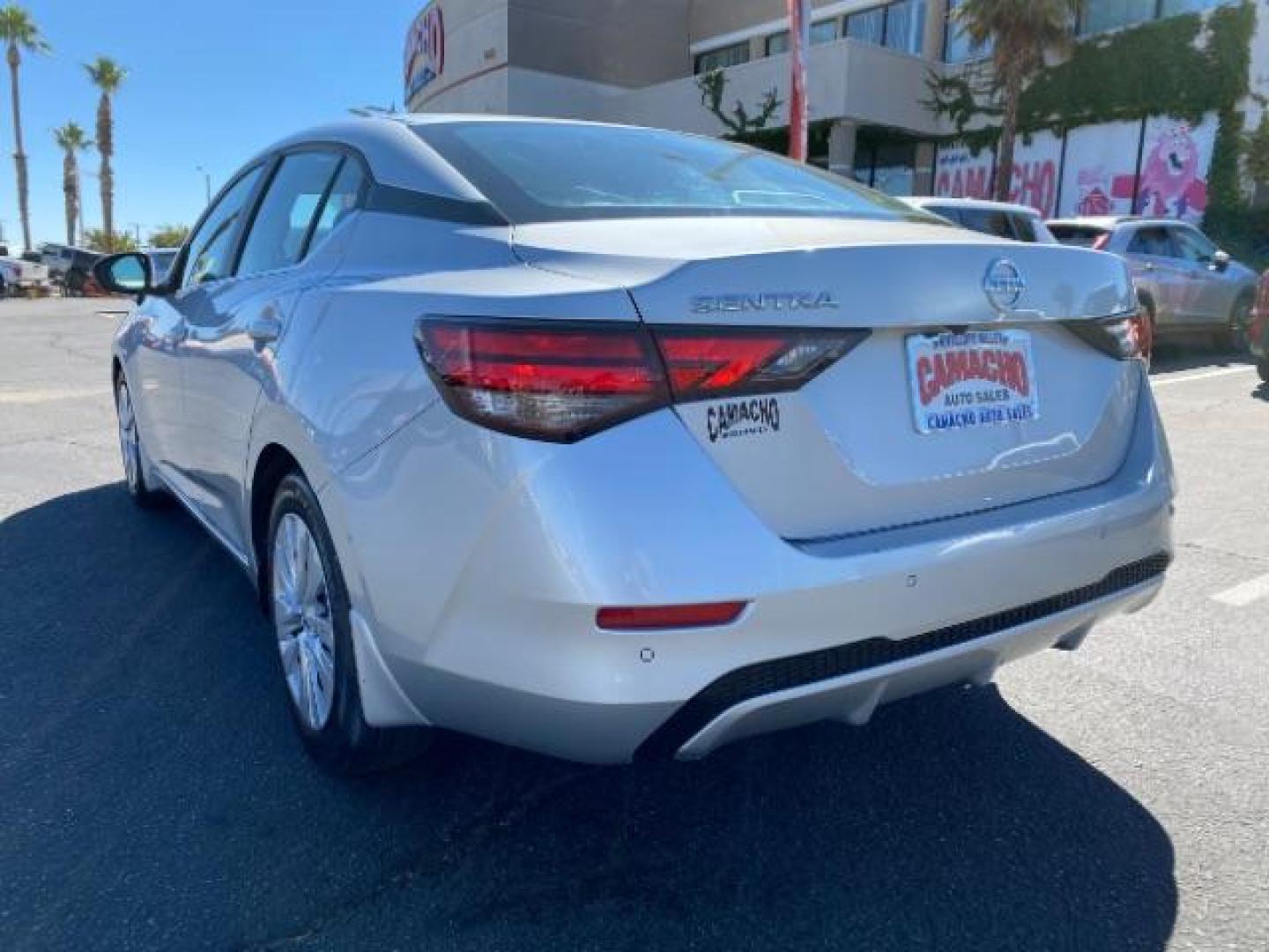 2020 GRAY Nissan Sentra (3N1AB8BV4LY) with an 4-Cyl 2.0 Liter engine, Automatic CVT w/Xtronic transmission, located at 412 Auto Vista Drive, Palmdale, 93551, (661) 945-0620, 34.592636, -118.136681 - Photo#5