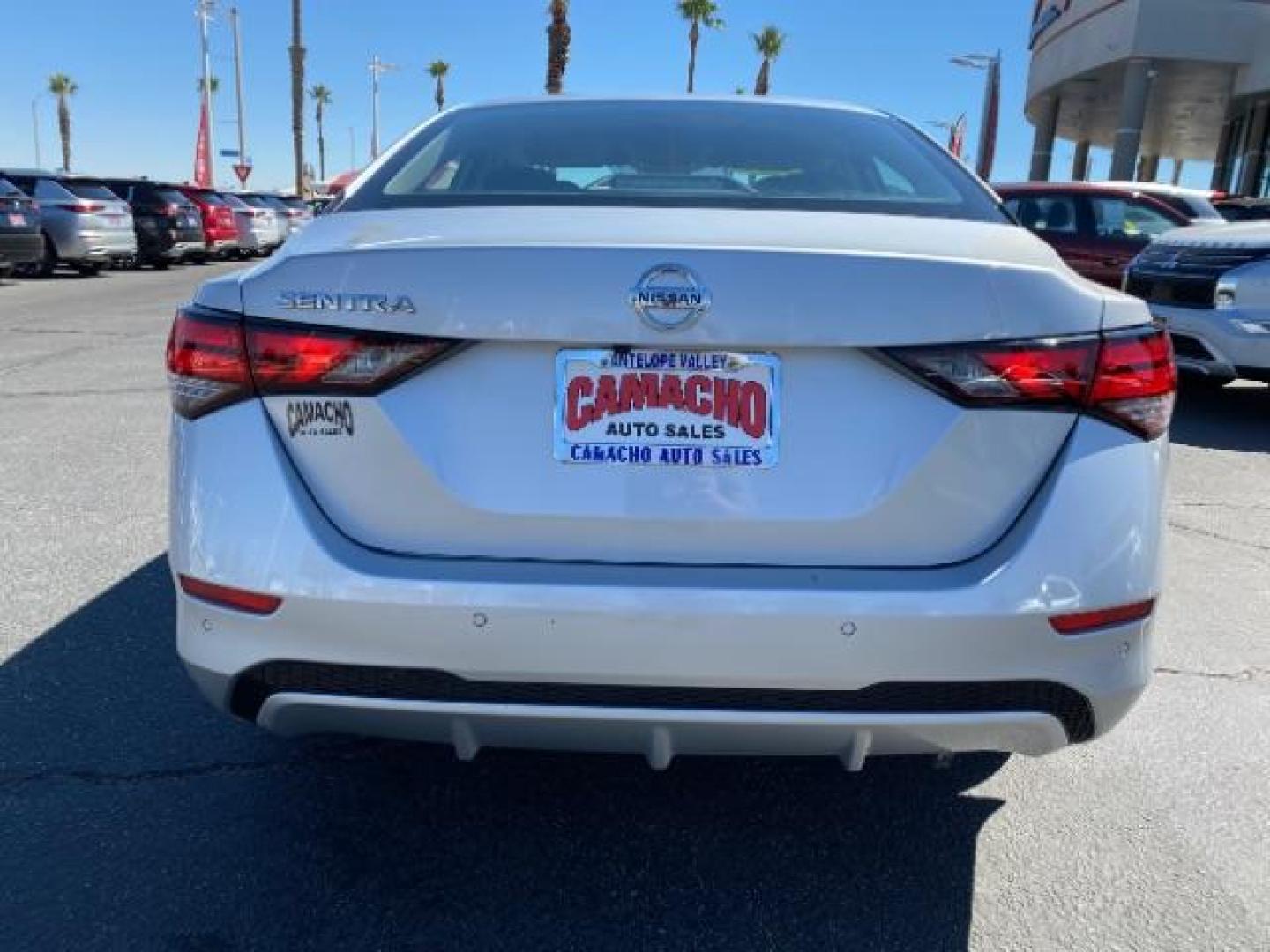 2020 GRAY Nissan Sentra (3N1AB8BV4LY) with an 4-Cyl 2.0 Liter engine, Automatic CVT w/Xtronic transmission, located at 412 Auto Vista Drive, Palmdale, 93551, (661) 945-0620, 34.592636, -118.136681 - Photo#6