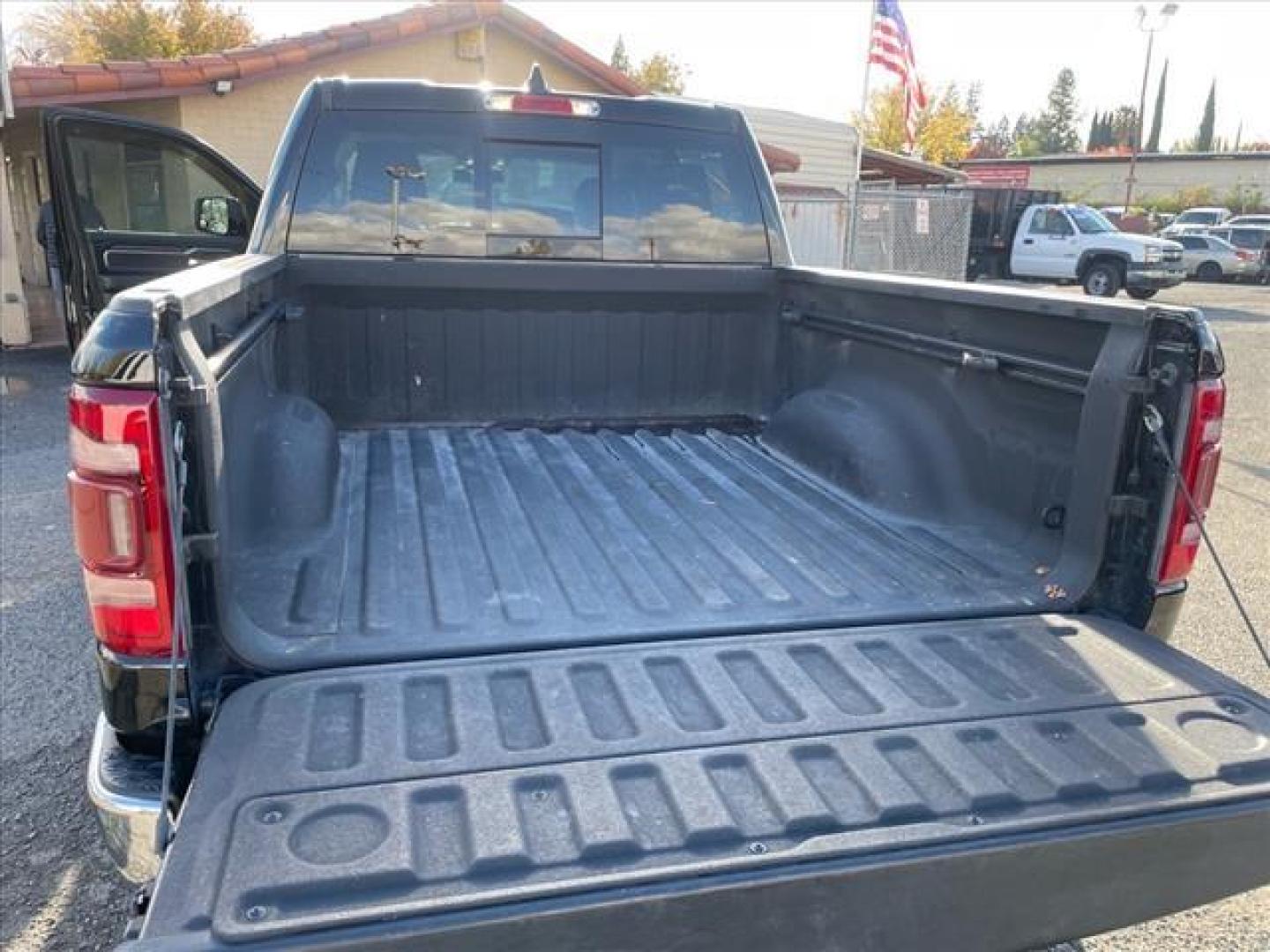 2020 Diamond Black Crystal Pearl Coat RAM 1500 Laramie (1C6SRFJM2LN) with an 3.0L EcoDiesel 3.0L Biodiesel Turbo V6 260hp 480ft. lbs. Common Rail Direct Injection engine, 8-Speed Shiftable Automatic transmission, located at 800 Riverside Ave, Roseville, CA, 95678, 916-773-4549 & Toll Free: 866-719-4393, 38.732265, -121.291039 - ECODIESEL CREW CAB 4X4 LARAMIE FULLY LOADED ONE OWNER - Photo#10