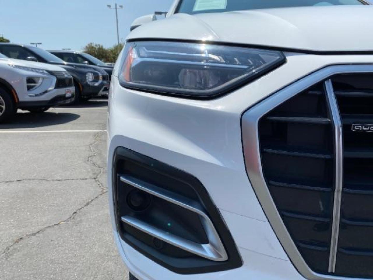 2021 BLACK Audi Q5 (WA1BAAFY2M2) with an 4-Cyl Turbo 2.0L Hybrid engine, Automatic 7-Spd w/Dual-Clutch and S tronic transmission, located at 412 Auto Vista Drive, Palmdale, 93551, (661) 945-0620, 34.592636, -118.136681 - Photo#9