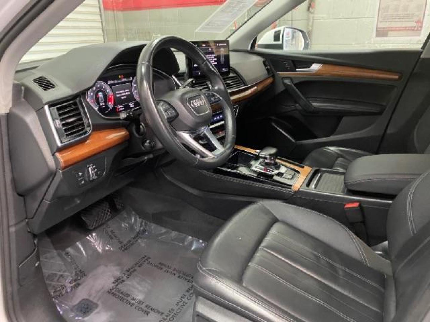 2021 BLACK Audi Q5 (WA1BAAFY2M2) with an 4-Cyl Turbo 2.0L Hybrid engine, Automatic 7-Spd w/Dual-Clutch and S tronic transmission, located at 412 Auto Vista Drive, Palmdale, 93551, (661) 945-0620, 34.592636, -118.136681 - Photo#18