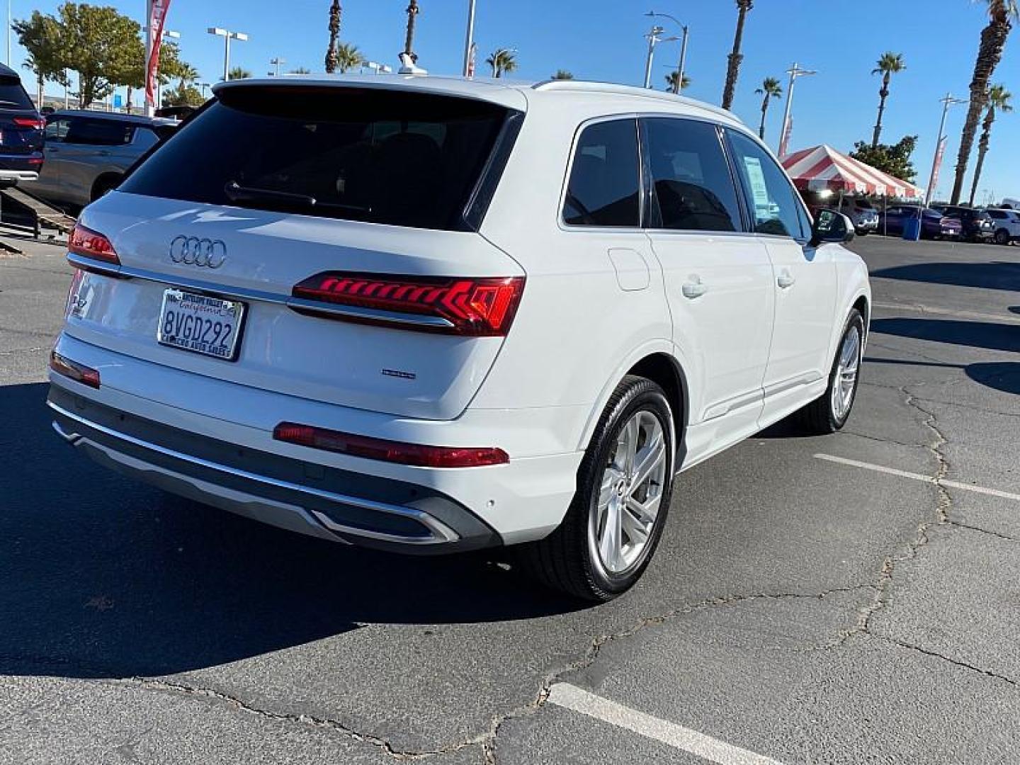 2021 WHITE Audi Q7 (WA1LXAF73MD) with an V6 Turbo 3.0L Hybrid engine, Automatic 8-Spd and Tiptronic transmission, located at 412 Auto Vista Drive, Palmdale, CA, 93551, (661) 945-0620, 34.592636, -118.136681 - For 44 years, our family-owned and operated business has proudly served the community, becoming one of the largest independent used car and new car dealers in Southern California, thanks to the trust and support of our customers. Recognized as AV and rsquo;s Best Used Car Dealer for 25 years (1998-2 - Photo#6