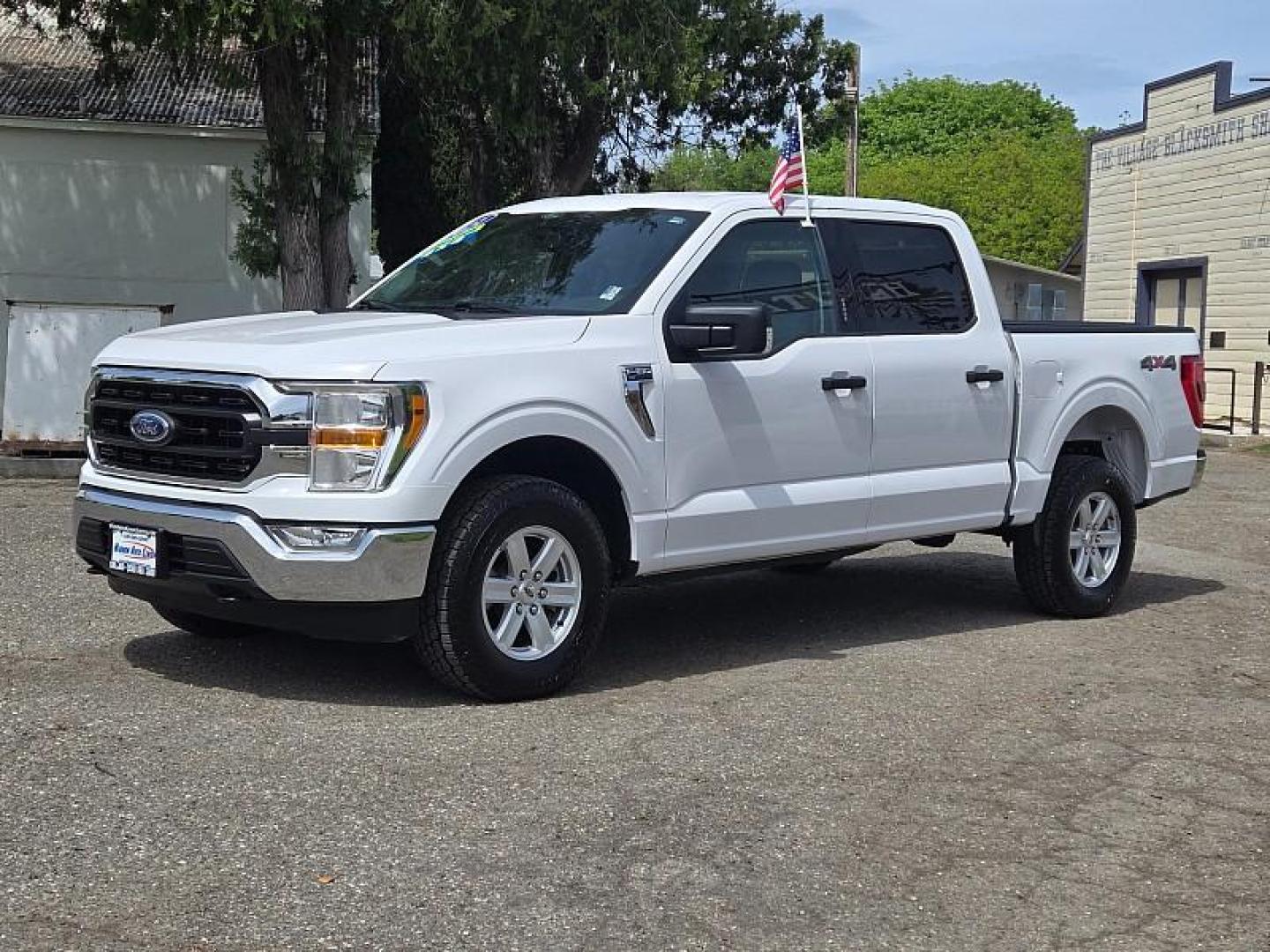 2021 WHITE /gray Ford F-150 4WD (1FTFW1E54MK) with an V8 Flex Fuel 5.0 Liter engine, Automatic 10-Spd transmission, located at 246 E Walker St., Orland, 95963, (530) 865-5800, 39.747589, -122.178398 - Photo#3