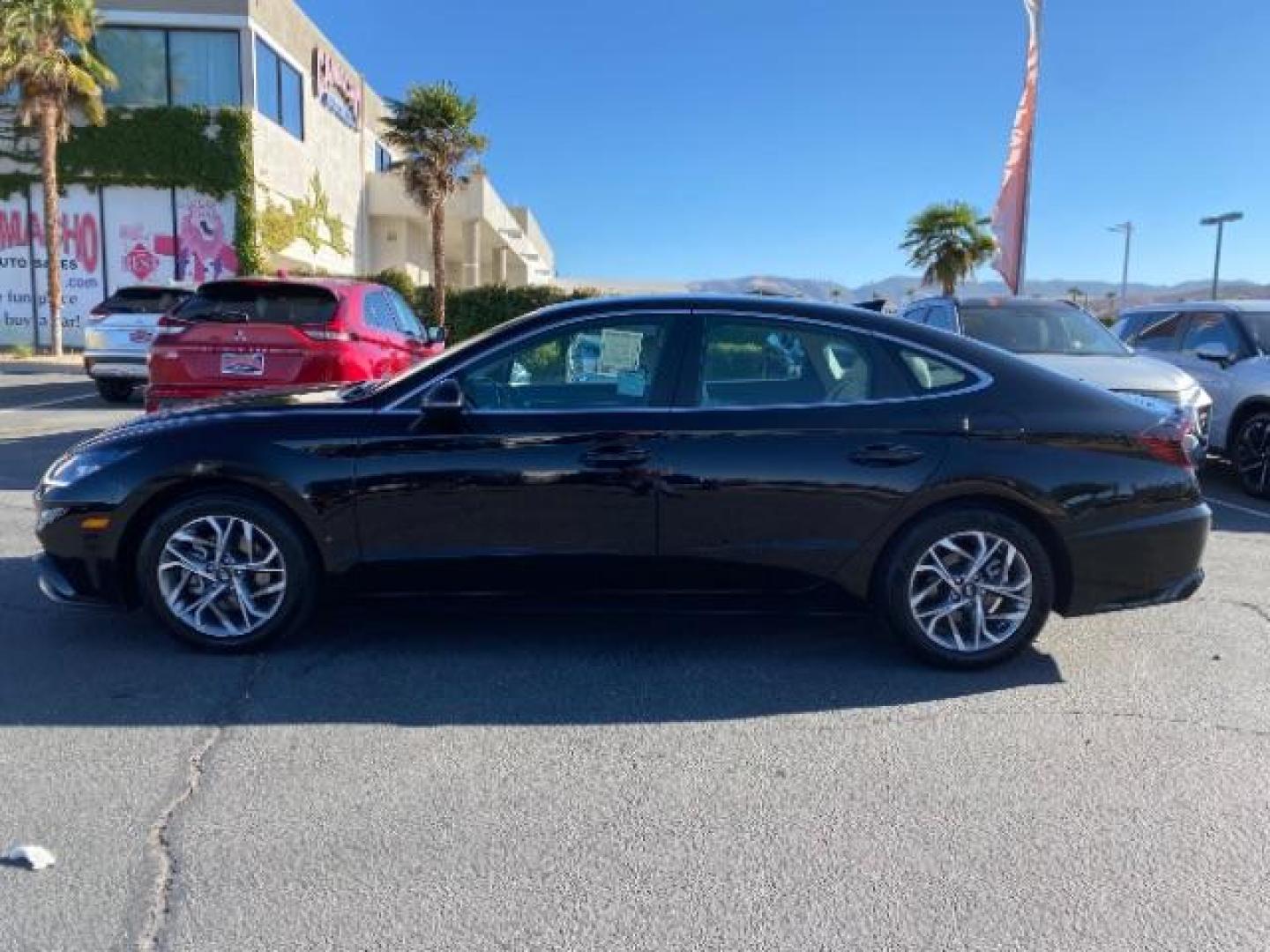 2021 BLACK Hyundai Sonata (KMHL64JA6MA) with an 4-Cyl 2.5 Liter engine, Automatic 8-Spd w/Overdrive and Shiftronic transmission, located at 412 Auto Vista Drive, Palmdale, 93551, (661) 945-0620, 34.592636, -118.136681 - Photo#4