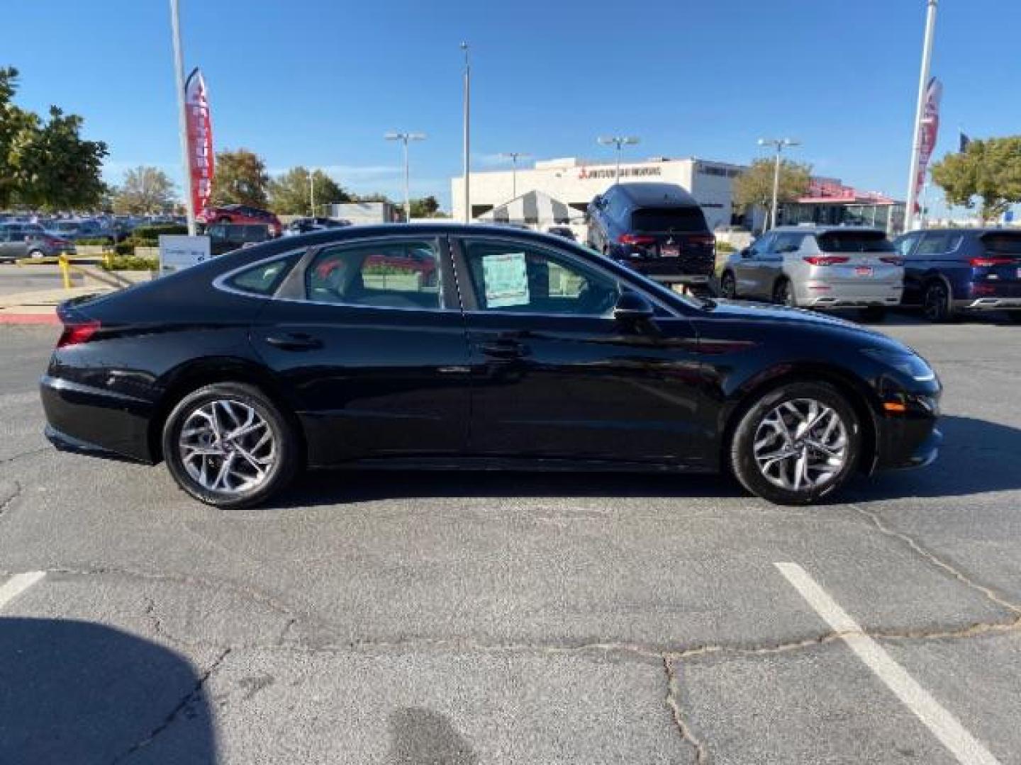 2021 BLACK Hyundai Sonata (KMHL64JA6MA) with an 4-Cyl 2.5 Liter engine, Automatic 8-Spd w/Overdrive and Shiftronic transmission, located at 412 Auto Vista Drive, Palmdale, 93551, (661) 945-0620, 34.592636, -118.136681 - Photo#8