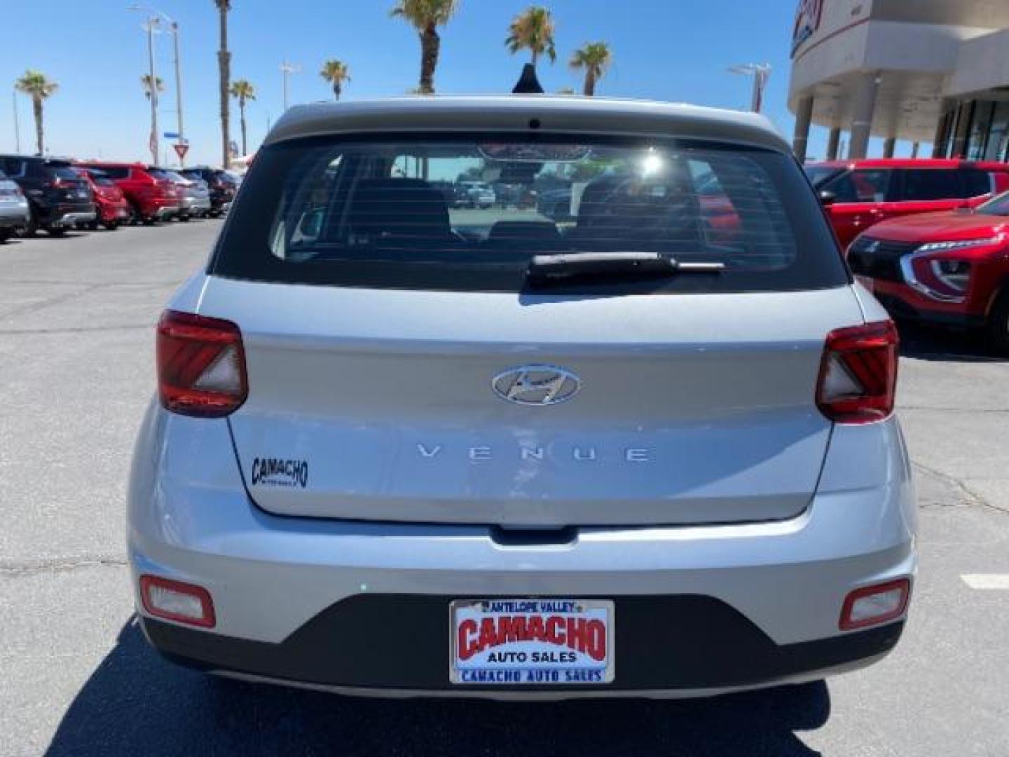 2021 SILVER Hyundai Venue (KMHRB8A38MU) with an 4-Cyl 1.6 Liter engine, Automatic IVT w/Shiftronic transmission, located at 412 Auto Vista Drive, Palmdale, 93551, (661) 945-0620, 34.592636, -118.136681 - Photo#5