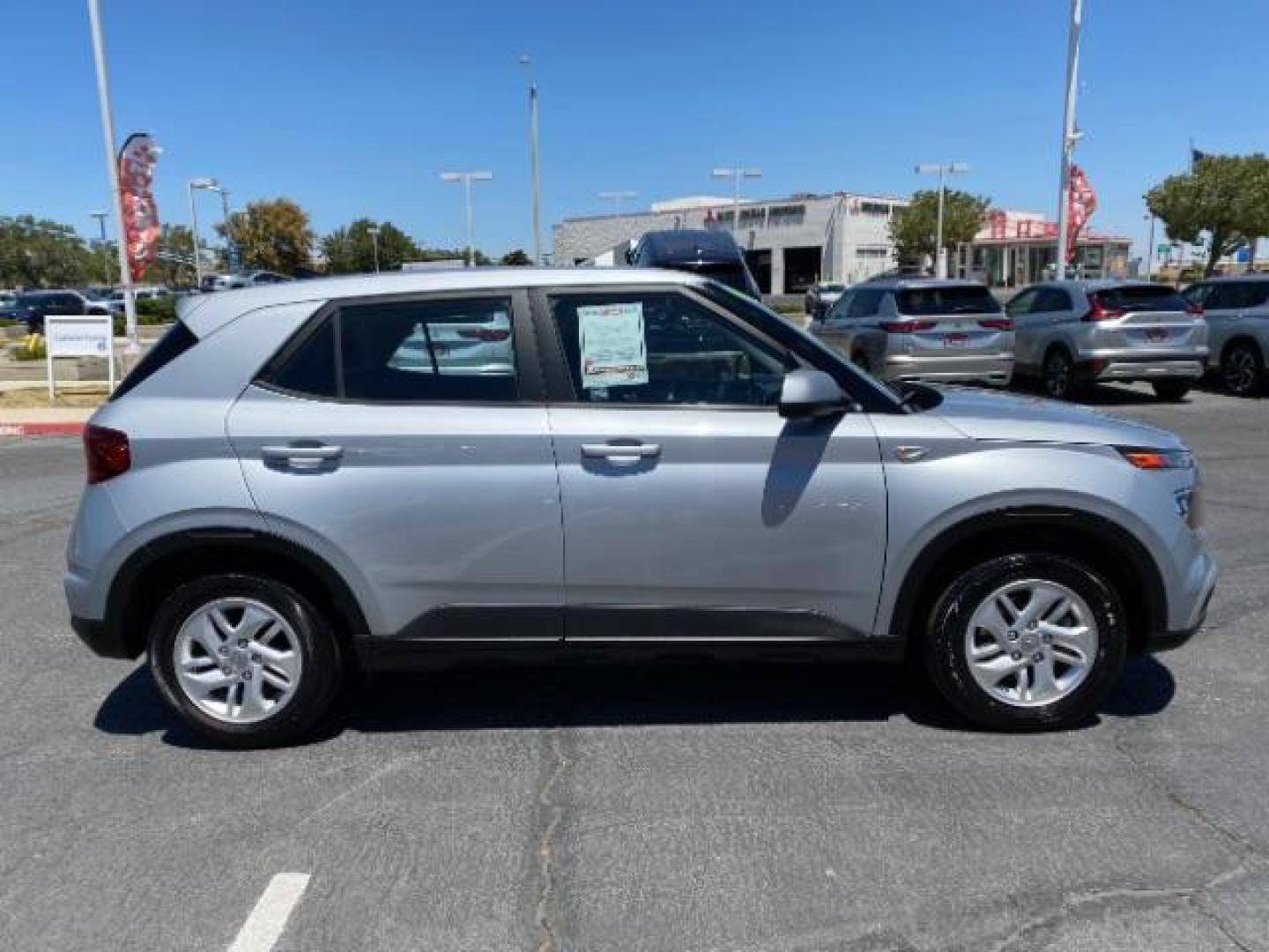 2021 SILVER Hyundai Venue (KMHRB8A38MU) with an 4-Cyl 1.6 Liter engine, Automatic IVT w/Shiftronic transmission, located at 412 Auto Vista Drive, Palmdale, 93551, (661) 945-0620, 34.592636, -118.136681 - Photo#7