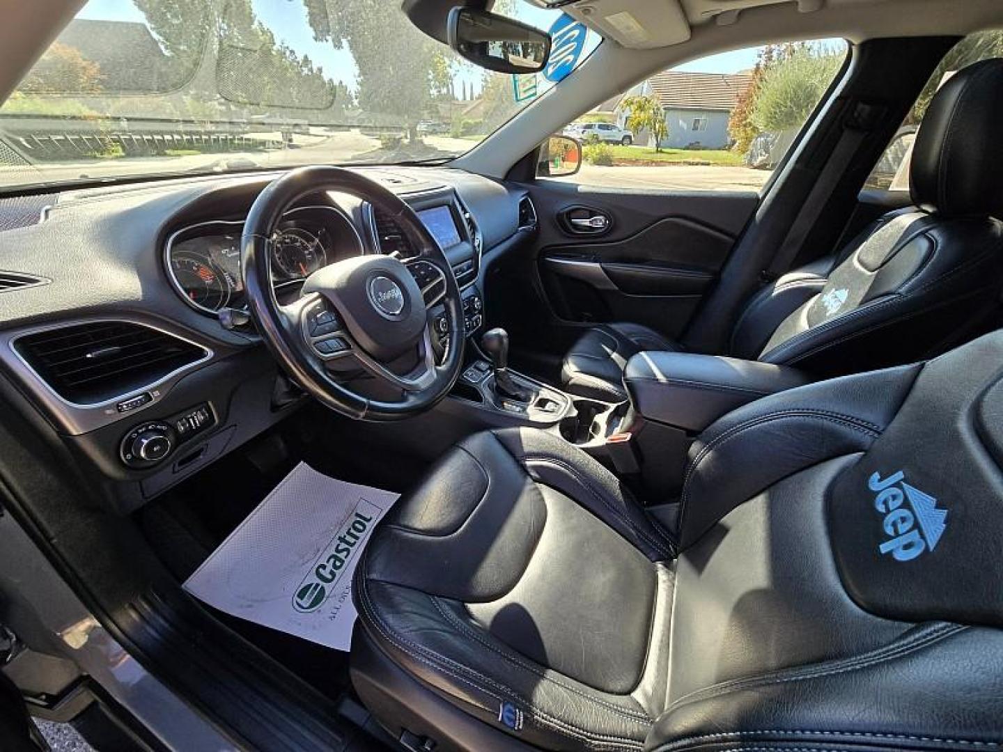 2021 GRAY Jeep Cherokee (1C4PJLLBXMD) with an 4-Cyl 2.4 Liter engine, Automatic 9-Spd transmission, located at 246 E Walker St., Orland, 95963, (530) 865-5800, 39.747589, -122.178398 - Photo#10