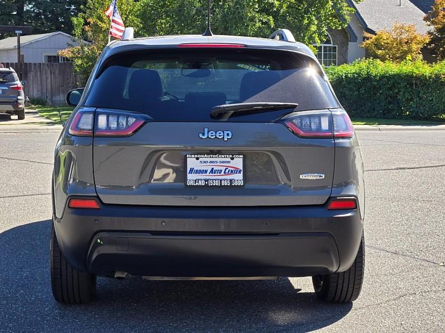 2021 GRAY Jeep Cherokee (1C4PJLLBXMD) with an 4-Cyl 2.4 Liter engine, Automatic 9-Spd transmission, located at 246 E Walker St., Orland, 95963, (530) 865-5800, 39.747589, -122.178398 - Photo#5