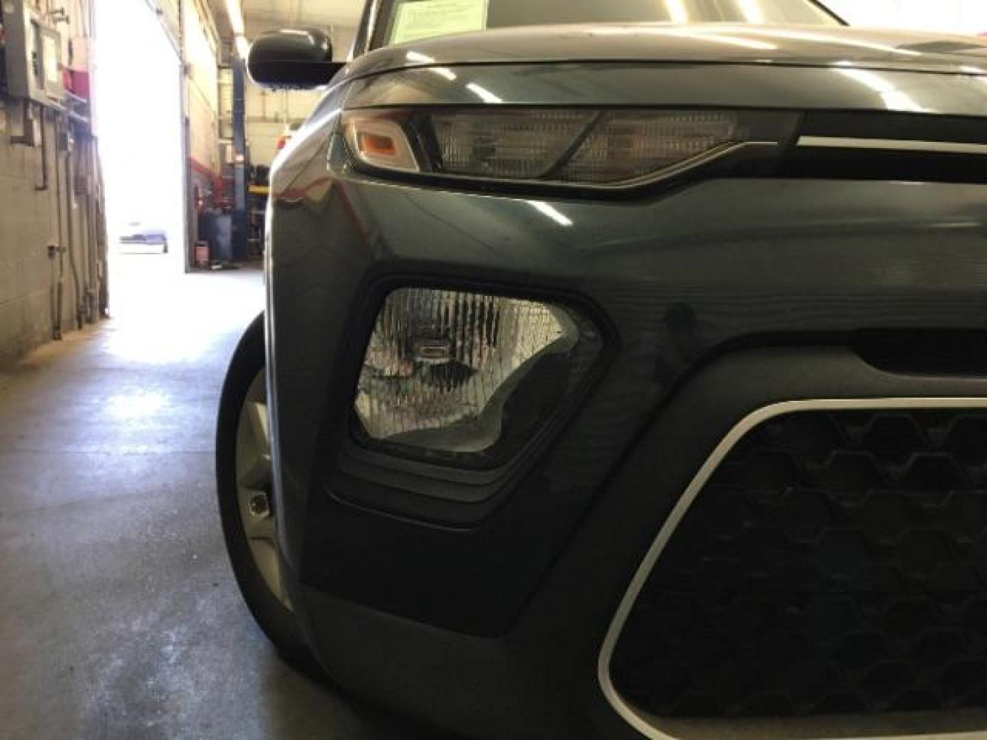 2021 GRAY Kia Soul (KNDJ23AU2M7) with an 4-Cyl 2.0 Liter engine, Automatic i-VT transmission, located at 412 Auto Vista Drive, Palmdale, 93551, (661) 945-0620, 34.592636, -118.136681 - Photo#10