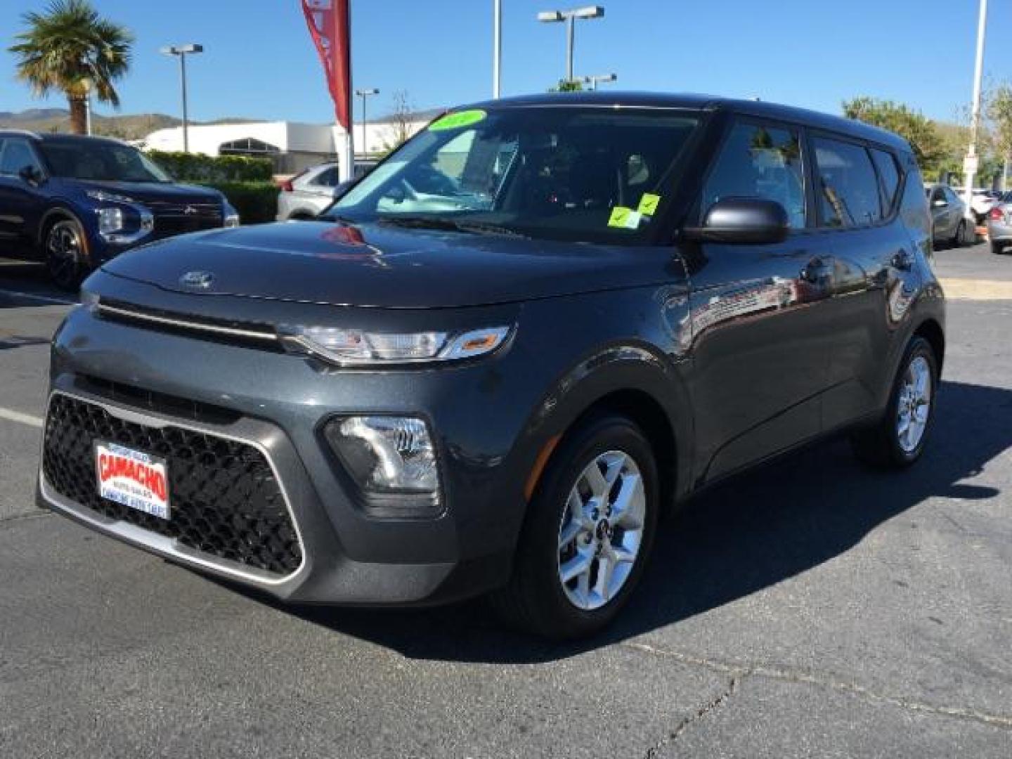 2021 GRAY Kia Soul (KNDJ23AU2M7) with an 4-Cyl 2.0 Liter engine, Automatic i-VT transmission, located at 412 Auto Vista Drive, Palmdale, 93551, (661) 945-0620, 34.592636, -118.136681 - Photo#2