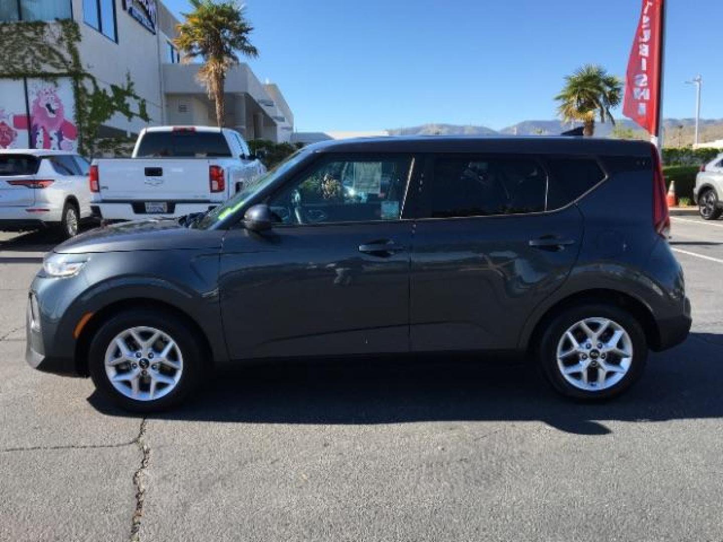 2021 GRAY Kia Soul (KNDJ23AU2M7) with an 4-Cyl 2.0 Liter engine, Automatic i-VT transmission, located at 412 Auto Vista Drive, Palmdale, 93551, (661) 945-0620, 34.592636, -118.136681 - Photo#4