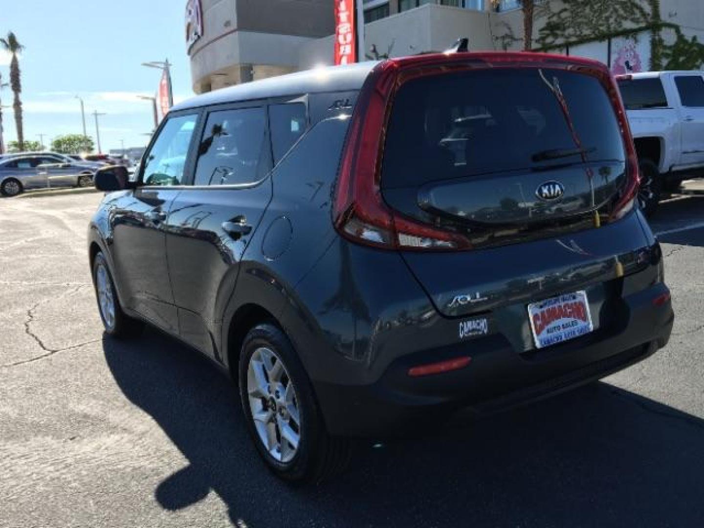 2021 GRAY Kia Soul (KNDJ23AU2M7) with an 4-Cyl 2.0 Liter engine, Automatic i-VT transmission, located at 412 Auto Vista Drive, Palmdale, 93551, (661) 945-0620, 34.592636, -118.136681 - Photo#5