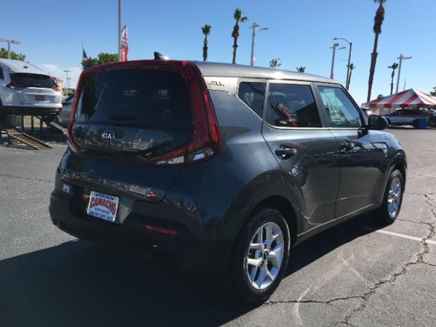 2021 GRAY Kia Soul (KNDJ23AU2M7) with an 4-Cyl 2.0 Liter engine, Automatic i-VT transmission, located at 412 Auto Vista Drive, Palmdale, 93551, (661) 945-0620, 34.592636, -118.136681 - Photo#7