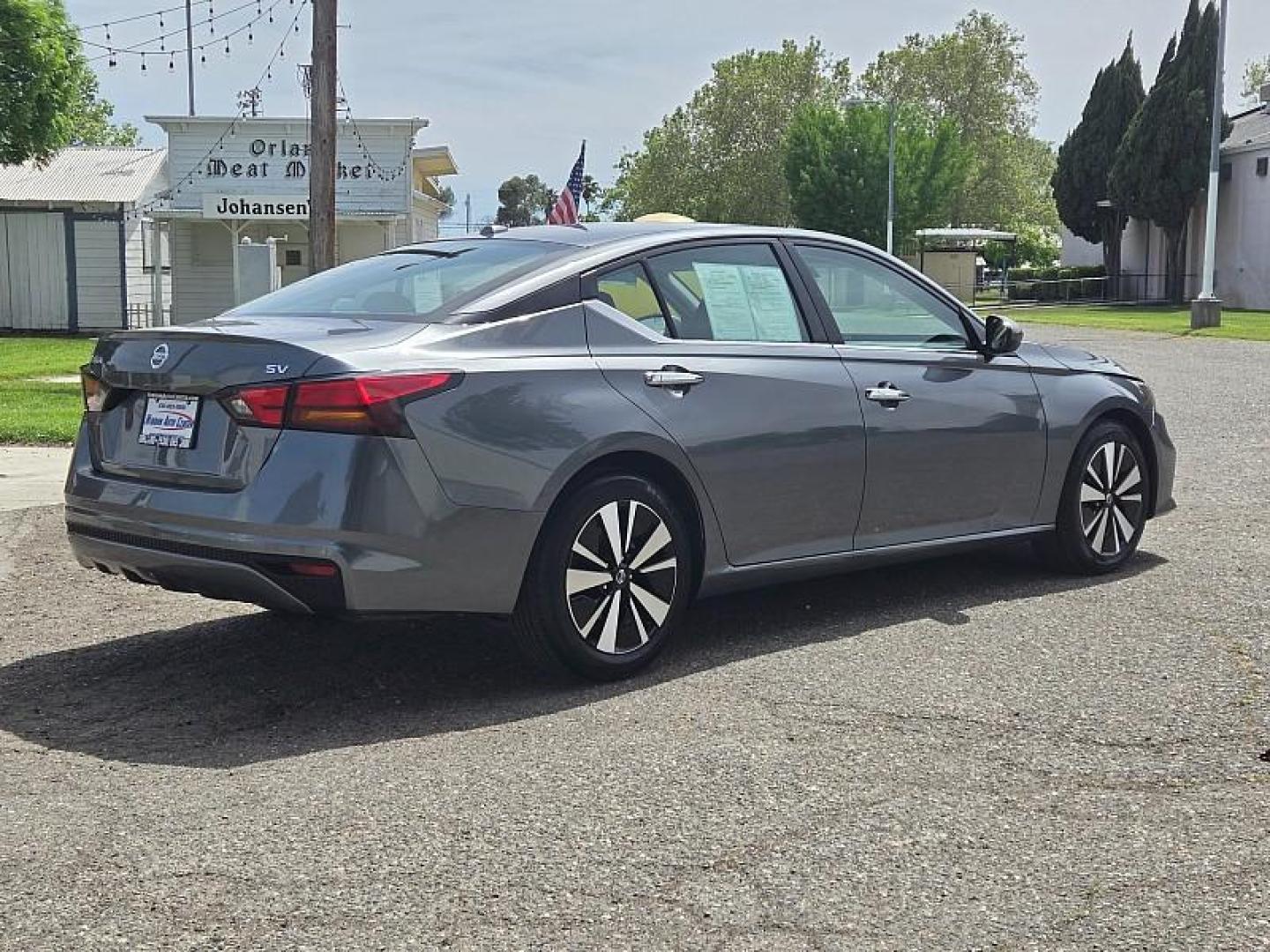 2021 GRAY Nissan Altima (1N4BL4DV9MN) with an 4-Cyl 2.5 Liter engine, Automatic Xtronic CVT transmission, located at 246 E Walker St., Orland, 95963, (530) 865-5800, 39.747589, -122.178398 - Photo#6