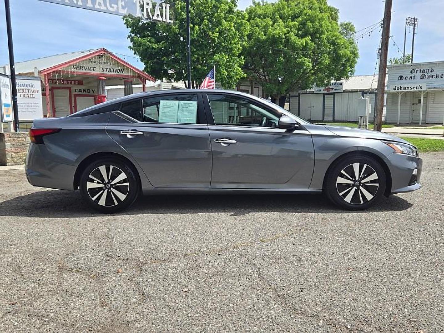 2021 GRAY Nissan Altima (1N4BL4DV9MN) with an 4-Cyl 2.5 Liter engine, Automatic Xtronic CVT transmission, located at 246 E Walker St., Orland, 95963, (530) 865-5800, 39.747589, -122.178398 - Photo#7