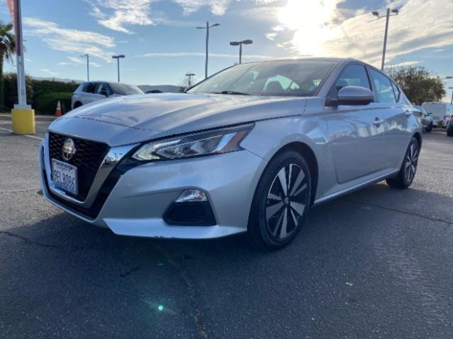 2021 SILVER Nissan Altima (1N4BL4DVXMN) with an 4-Cyl 2.5 Liter engine, Automatic Xtronic CVT transmission, located at 412 Auto Vista Drive, Palmdale, 93551, (661) 945-0620, 34.592636, -118.136681 - Photo#2