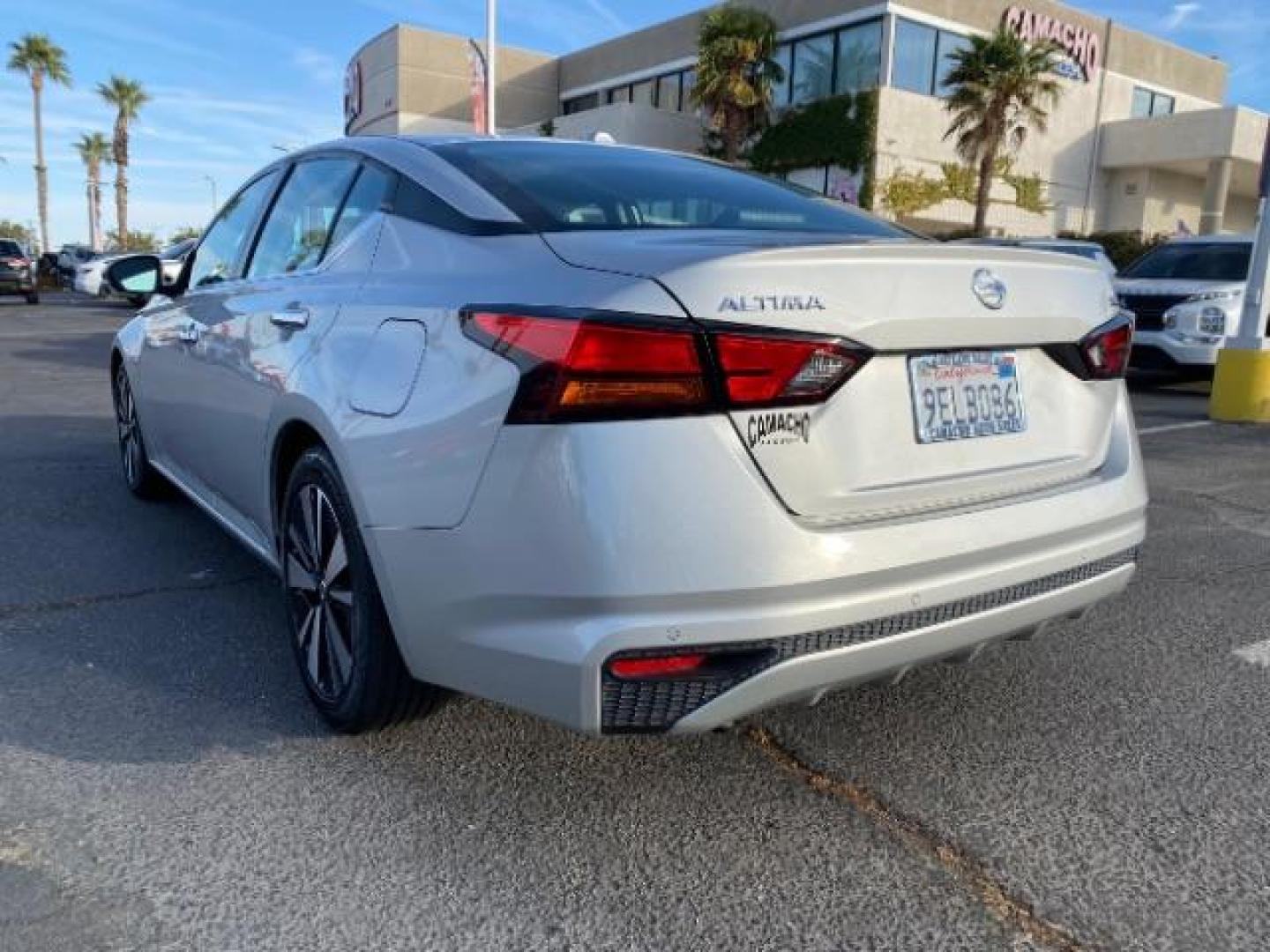 2021 SILVER Nissan Altima (1N4BL4DVXMN) with an 4-Cyl 2.5 Liter engine, Automatic Xtronic CVT transmission, located at 412 Auto Vista Drive, Palmdale, 93551, (661) 945-0620, 34.592636, -118.136681 - Photo#4