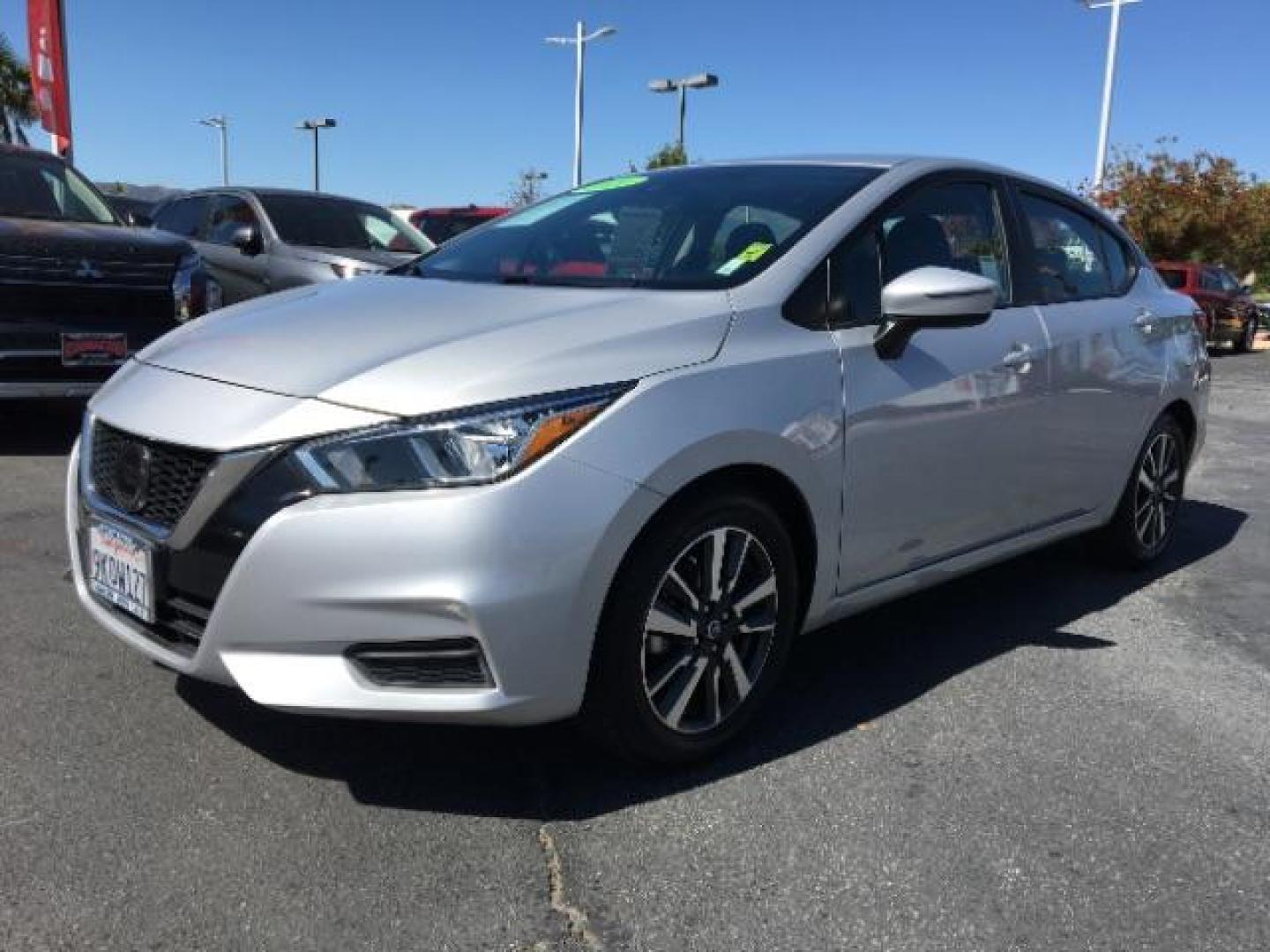 2021 SILVER Nissan Versa (3N1CN8EV3ML) with an 4-Cyl 1.6 Liter engine, Automatic CVT w/Xtronic transmission, located at 412 Auto Vista Drive, Palmdale, 93551, (661) 945-0620, 34.592636, -118.136681 - Photo#3