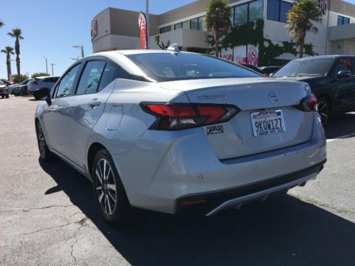 2021 SILVER Nissan Versa (3N1CN8EV3ML) with an 4-Cyl 1.6 Liter engine, Automatic CVT w/Xtronic transmission, located at 412 Auto Vista Drive, Palmdale, 93551, (661) 945-0620, 34.592636, -118.136681 - Photo#4