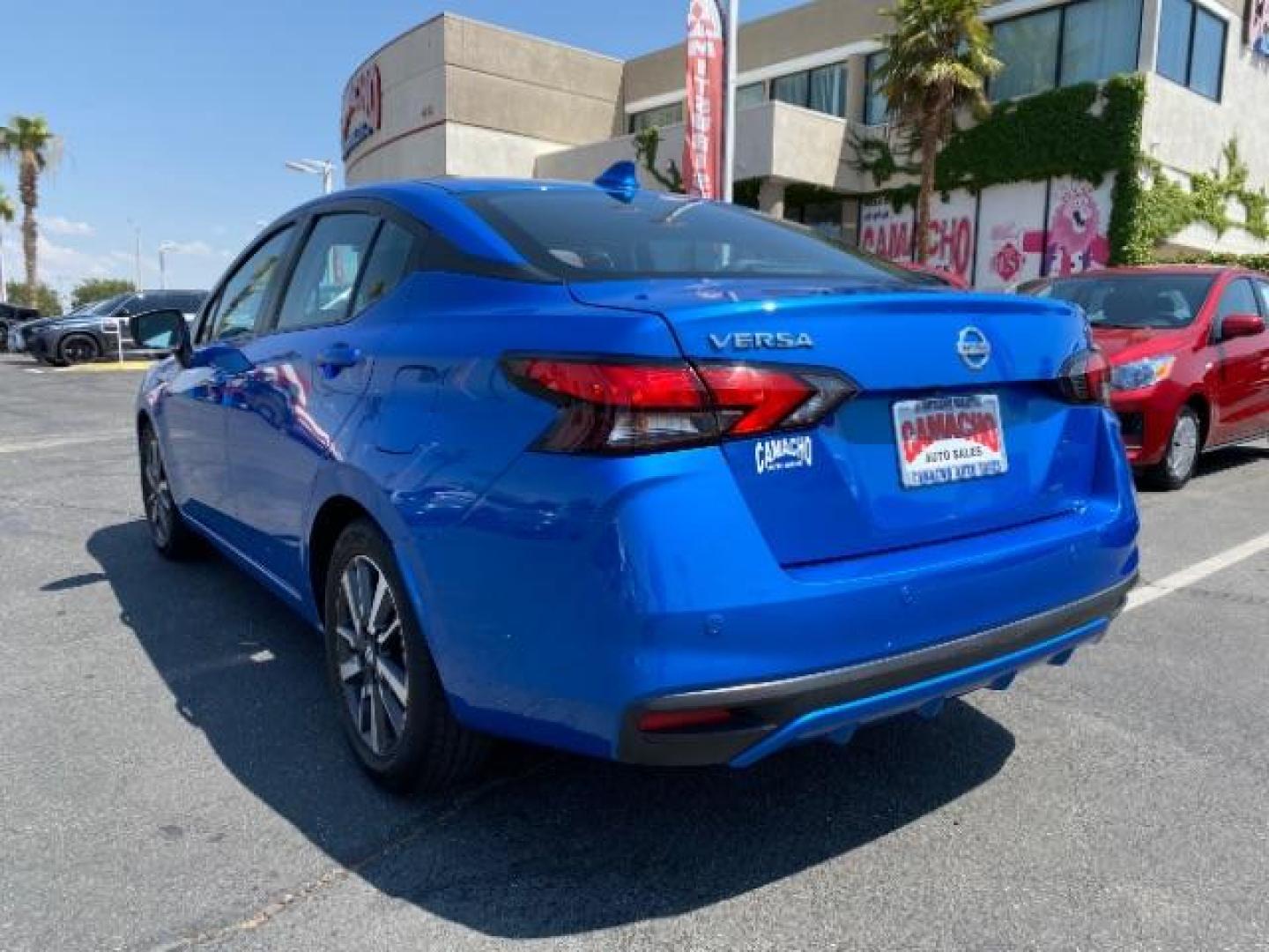 2021 BLUE Nissan Versa (3N1CN8EV2ML) with an 4-Cyl 1.6 Liter engine, Automatic CVT w/Xtronic transmission, located at 412 Auto Vista Drive, Palmdale, 93551, (661) 945-0620, 34.592636, -118.136681 - Photo#4