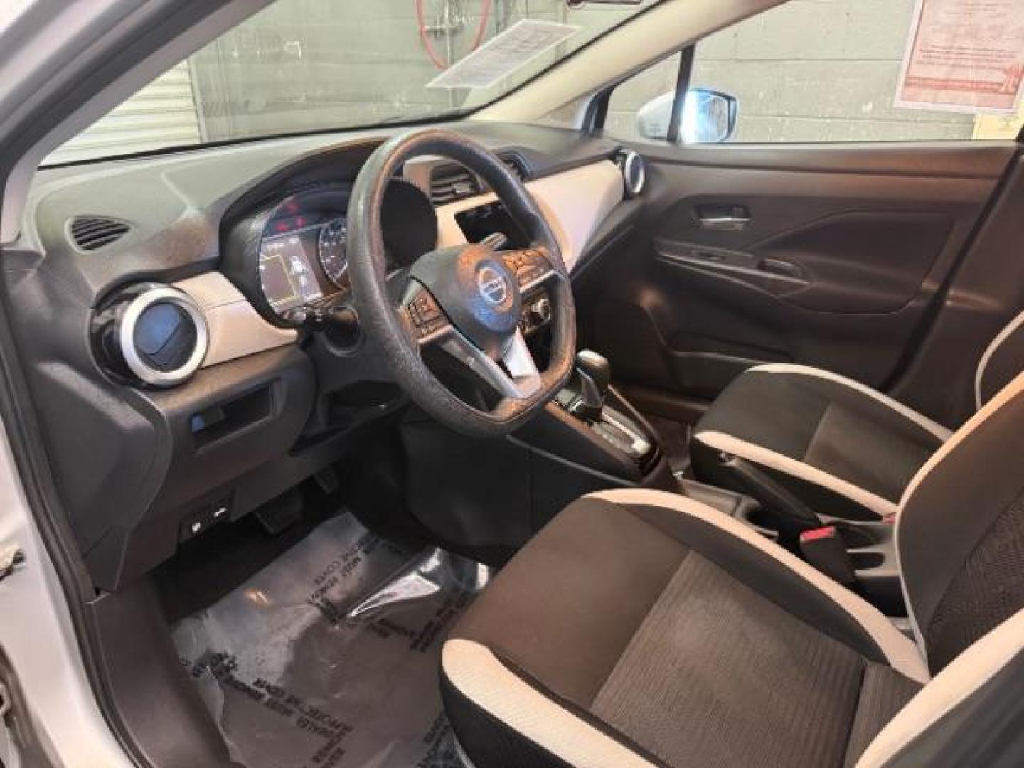 2021 SILVER Nissan Versa (3N1CN8EV3ML) with an 4-Cyl 1.6 Liter engine, Automatic CVT w/Xtronic transmission, located at 412 Auto Vista Drive, Palmdale, 93551, (661) 945-0620, 34.592636, -118.136681 - Photo#16