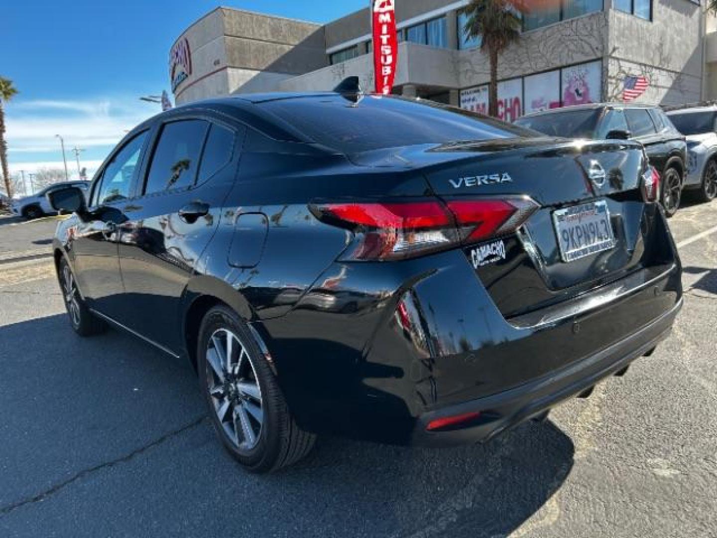 2021 BLACK Nissan Versa (3N1CN8EV5ML) with an 4-Cyl 1.6 Liter engine, Automatic CVT w/Xtronic transmission, located at 412 Auto Vista Drive, Palmdale, 93551, (661) 945-0620, 34.592636, -118.136681 - Photo#4