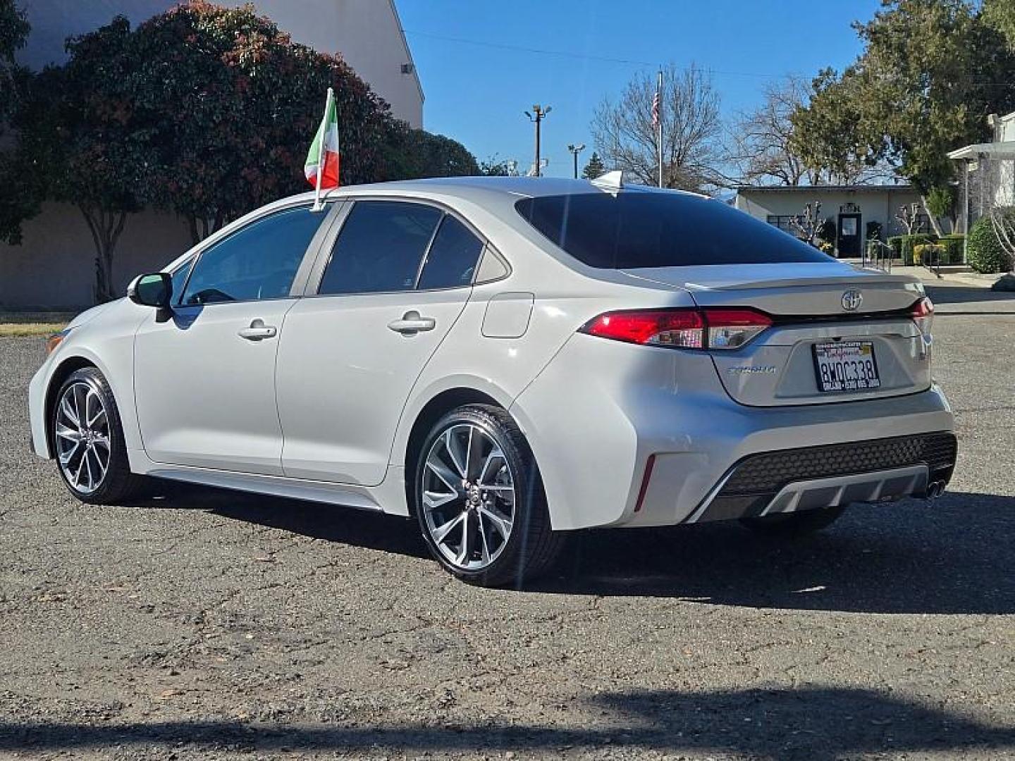 2021 SILVER Toyota Corolla (5YFS4MCE5MP) with an 4-Cyl 2.0 Liter engine, Automatic CVT w/Dynamic Shift transmission, located at 246 E Walker St., Orland, 95963, (530) 865-5800, 39.747589, -122.178398 - Photo#4