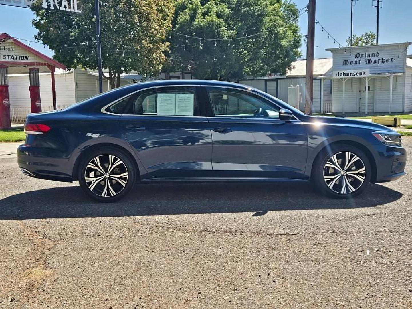 2021 BLue Volkswagen Passat (1VWSA7A33MC) with an 4-Cyl Turbo 2.0 Liter engine, Automatic 6-Spd w/Tiptronic transmission, located at 246 E Walker St., Orland, 95963, (530) 865-5800, 39.747589, -122.178398 - Photo#7