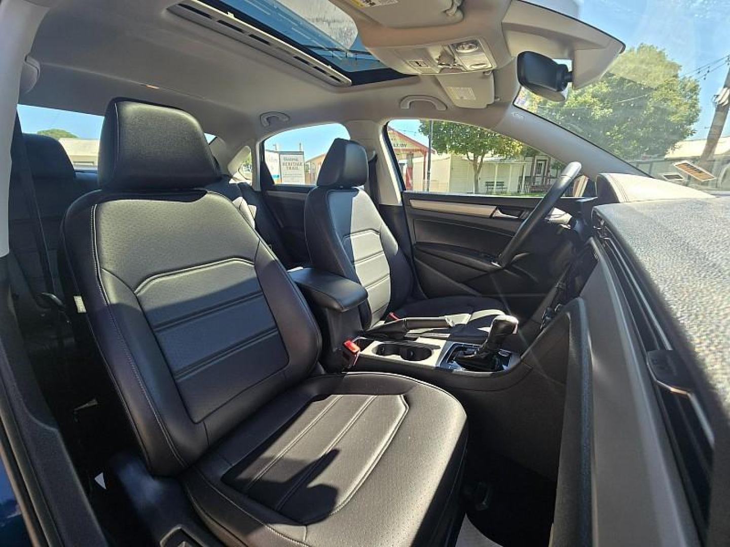 2021 BLue Volkswagen Passat (1VWSA7A33MC) with an 4-Cyl Turbo 2.0 Liter engine, Automatic 6-Spd w/Tiptronic transmission, located at 246 E Walker St., Orland, 95963, (530) 865-5800, 39.747589, -122.178398 - Photo#17