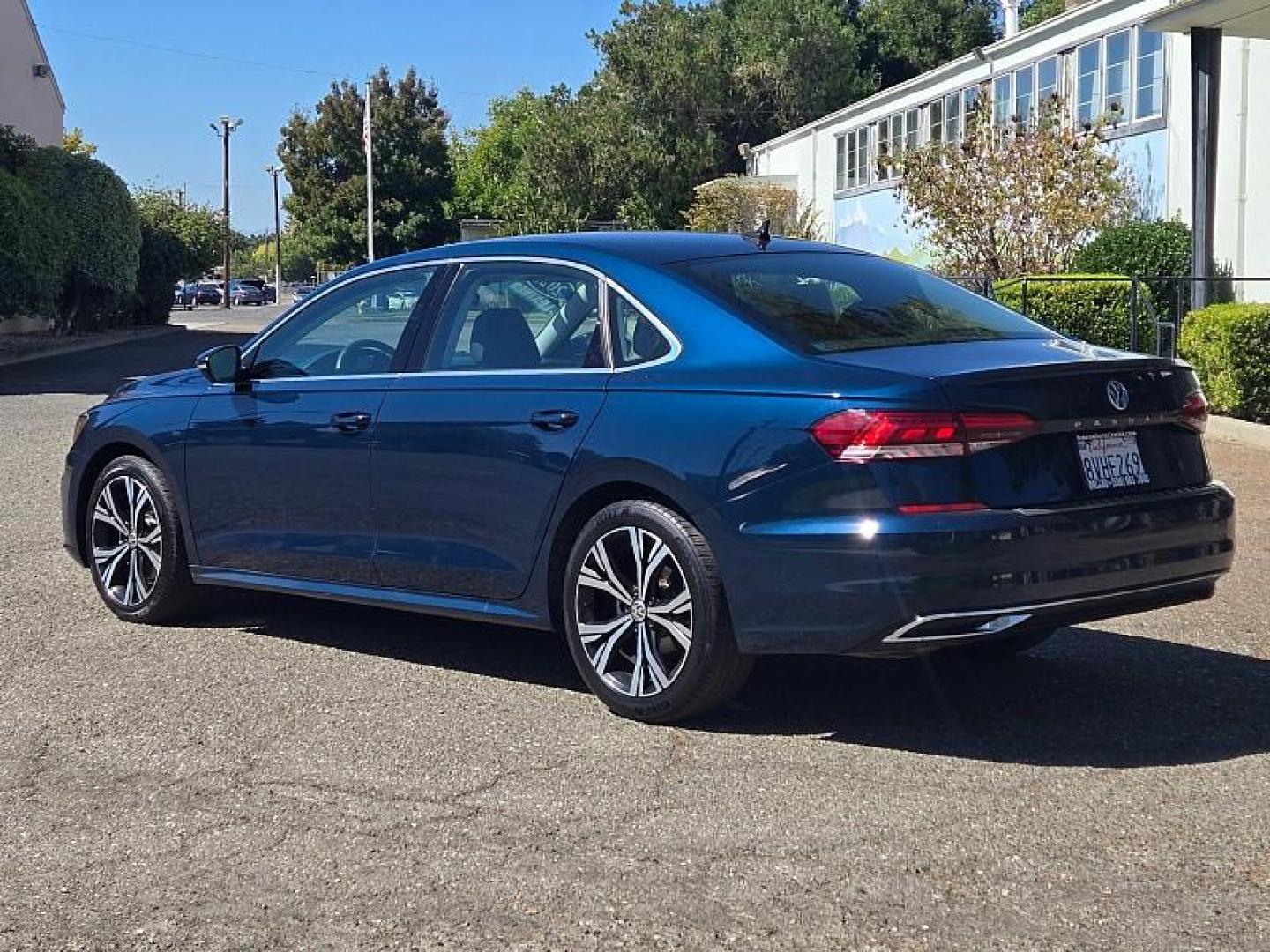 2021 BLue Volkswagen Passat (1VWSA7A33MC) with an 4-Cyl Turbo 2.0 Liter engine, Automatic 6-Spd w/Tiptronic transmission, located at 246 E Walker St., Orland, 95963, (530) 865-5800, 39.747589, -122.178398 - Photo#4