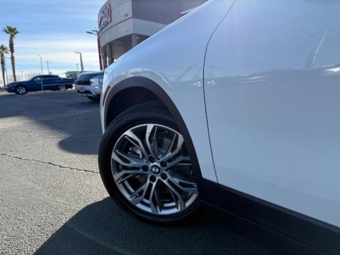 2022 WHITE BMW X2 (WBXYJ1C06N5) with an 4-Cyl Turbo 2.0 Liter engine, Automatic transmission, located at 412 Auto Vista Drive, Palmdale, 93551, (661) 945-0620, 34.592636, -118.136681 - Photo#10