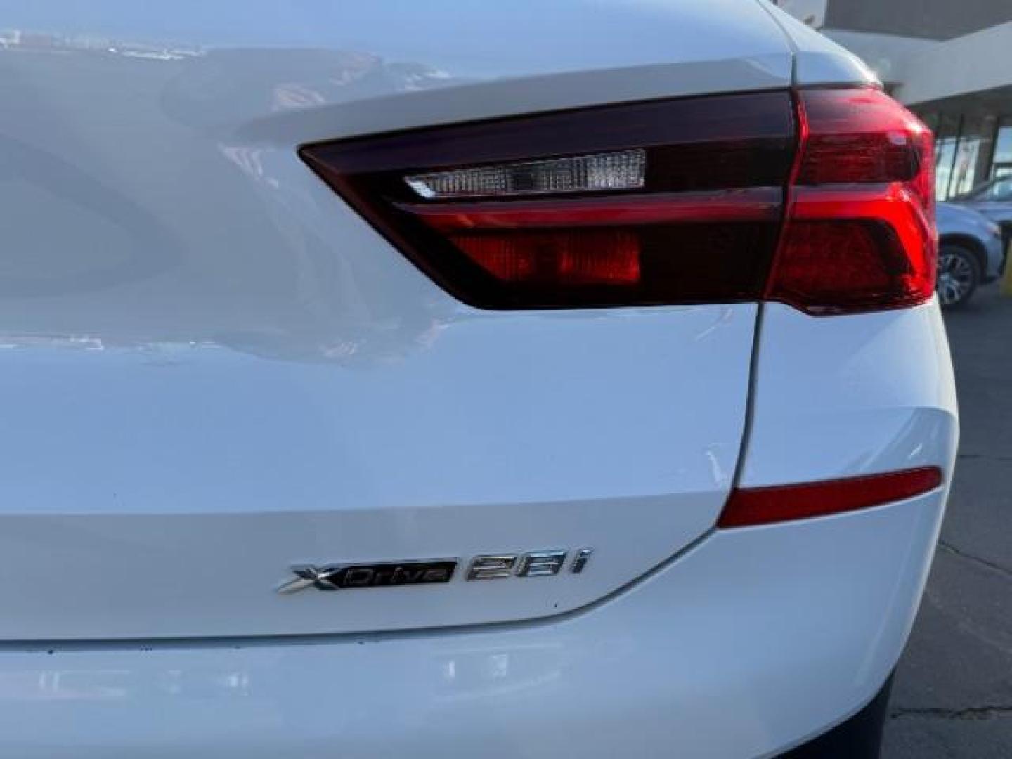 2022 WHITE BMW X2 (WBXYJ1C06N5) with an 4-Cyl Turbo 2.0 Liter engine, Automatic transmission, located at 412 Auto Vista Drive, Palmdale, 93551, (661) 945-0620, 34.592636, -118.136681 - Photo#12