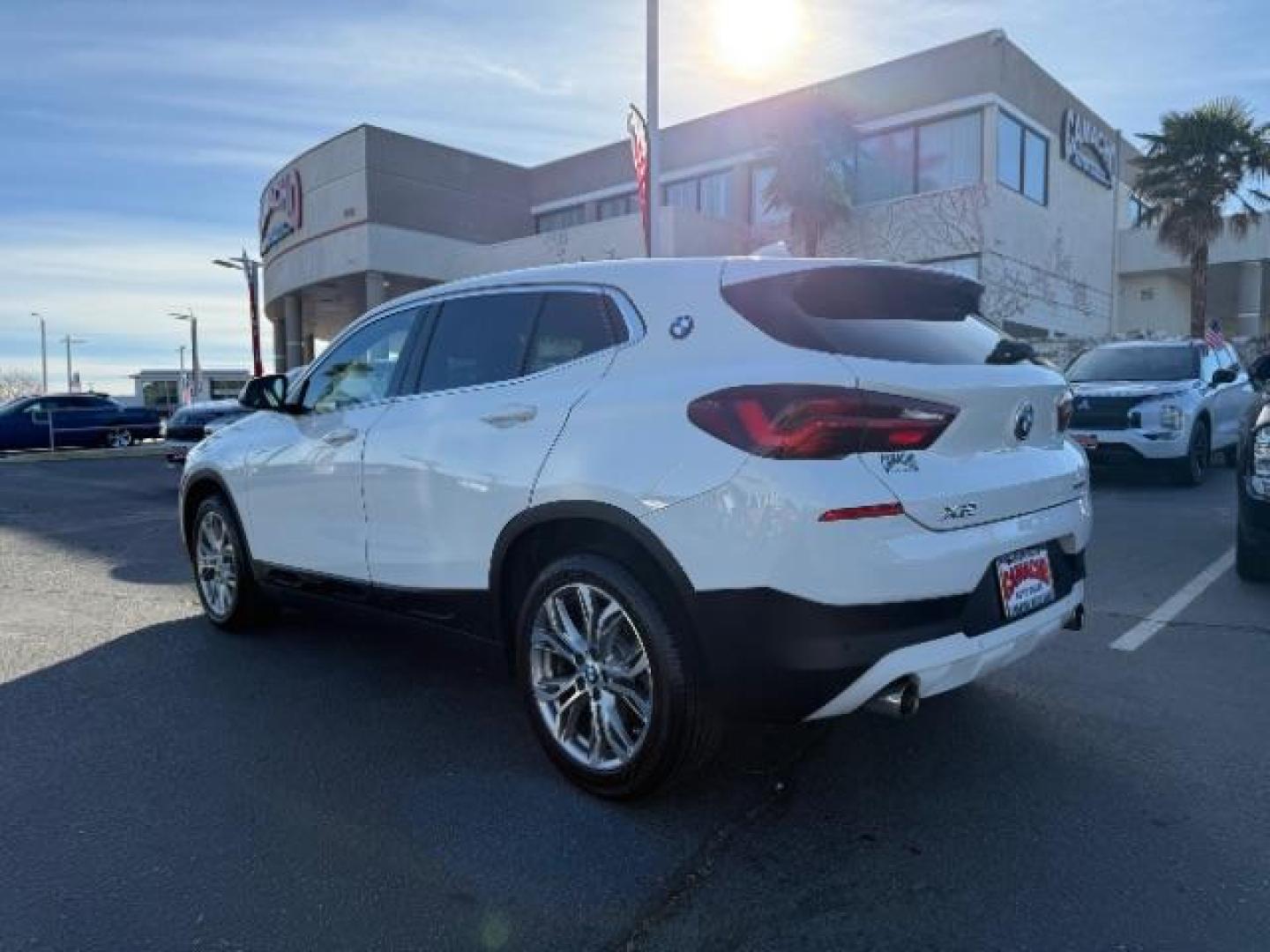 2022 WHITE BMW X2 (WBXYJ1C06N5) with an 4-Cyl Turbo 2.0 Liter engine, Automatic transmission, located at 412 Auto Vista Drive, Palmdale, 93551, (661) 945-0620, 34.592636, -118.136681 - Photo#4