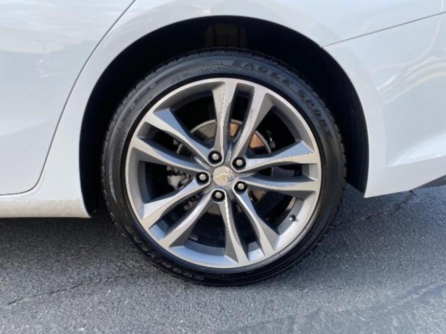 2022 WHITE Chevrolet Malibu (1G1ZD5ST6NF) with an 4-Cyl Turbo 1.5 Liter engine, Automatic CVT transmission, located at 412 Auto Vista Drive, Palmdale, 93551, (661) 945-0620, 34.592636, -118.136681 - Photo#14