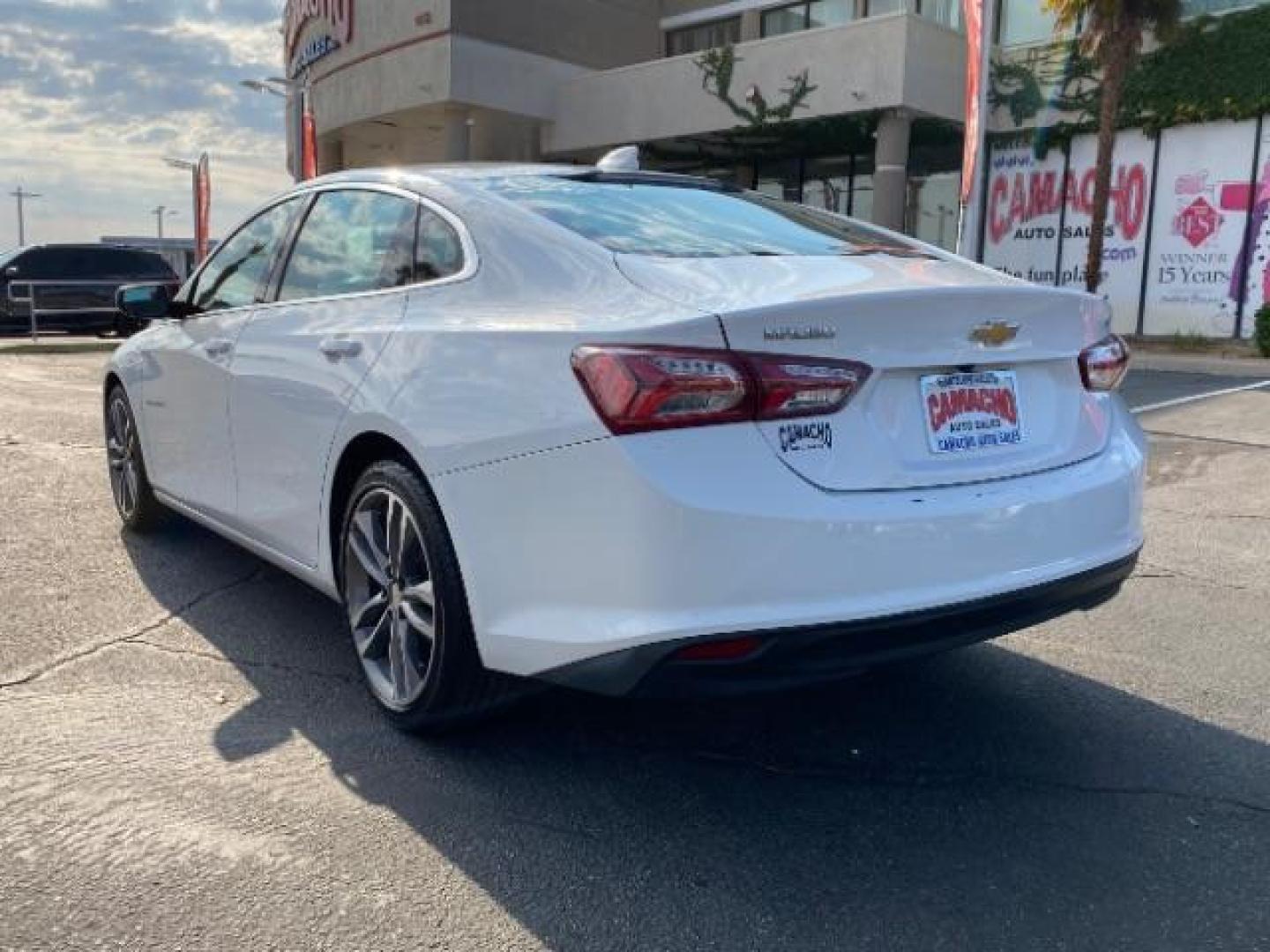 2022 WHITE Chevrolet Malibu (1G1ZD5ST6NF) with an 4-Cyl Turbo 1.5 Liter engine, Automatic CVT transmission, located at 412 Auto Vista Drive, Palmdale, 93551, (661) 945-0620, 34.592636, -118.136681 - Photo#5