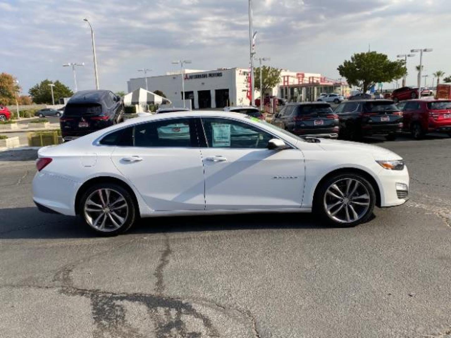 2022 WHITE Chevrolet Malibu (1G1ZD5ST6NF) with an 4-Cyl Turbo 1.5 Liter engine, Automatic CVT transmission, located at 412 Auto Vista Drive, Palmdale, 93551, (661) 945-0620, 34.592636, -118.136681 - Photo#8