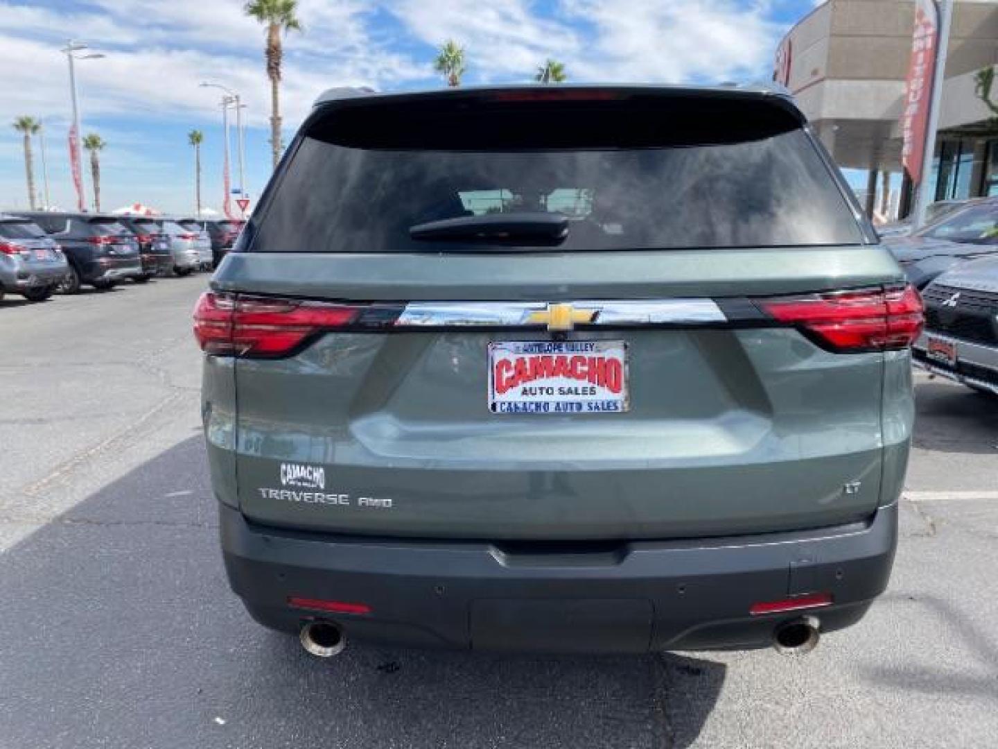 2022 GREEN Chevrolet Traverse (1GNEVHKW5NJ) with an V6 3.6 Liter engine, Automatic 9-Spd transmission, located at 412 Auto Vista Drive, Palmdale, 93551, (661) 945-0620, 34.592636, -118.136681 - Photo#5