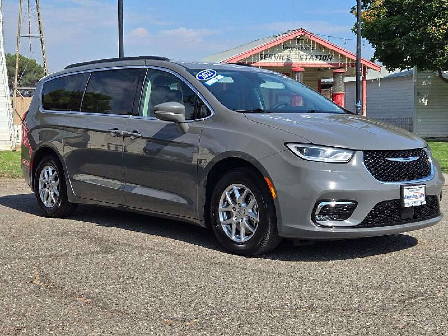 2022 GRAY Chrysler Pacifica (2C4RC1BG1NR) with an V6 3.6 Liter engine, Automatic 9-Spd transmission, located at 246 E Walker St., Orland, 95963, (530) 865-5800, 39.747589, -122.178398 - Photo#1